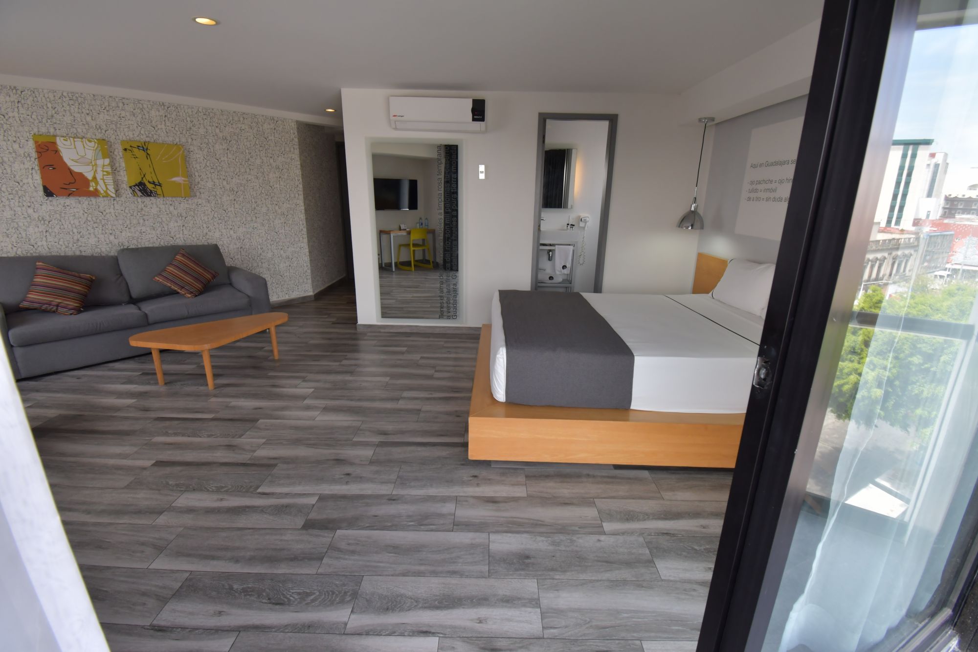 Suite Queen Size Bed