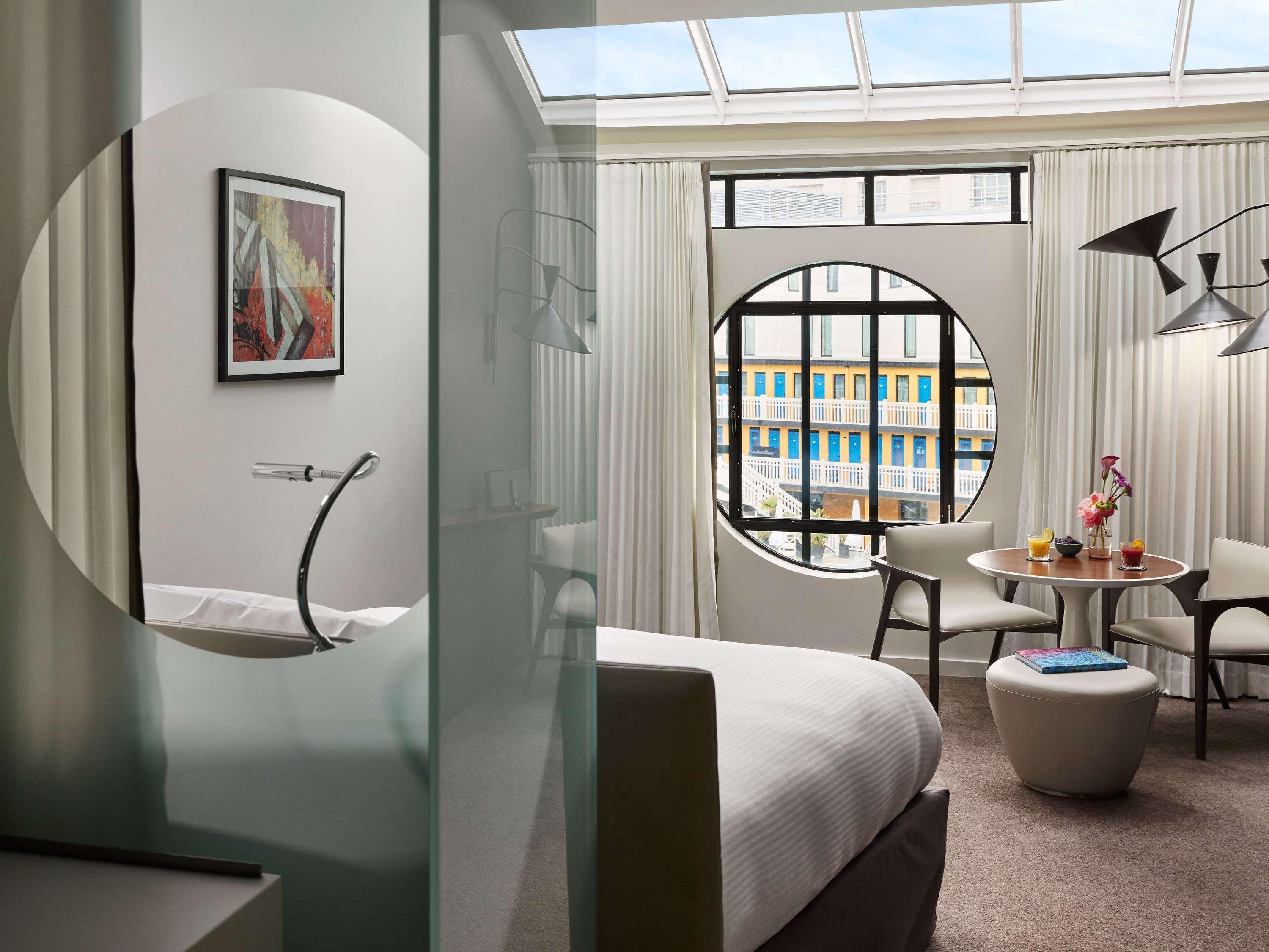 Suite Pool View King Bed