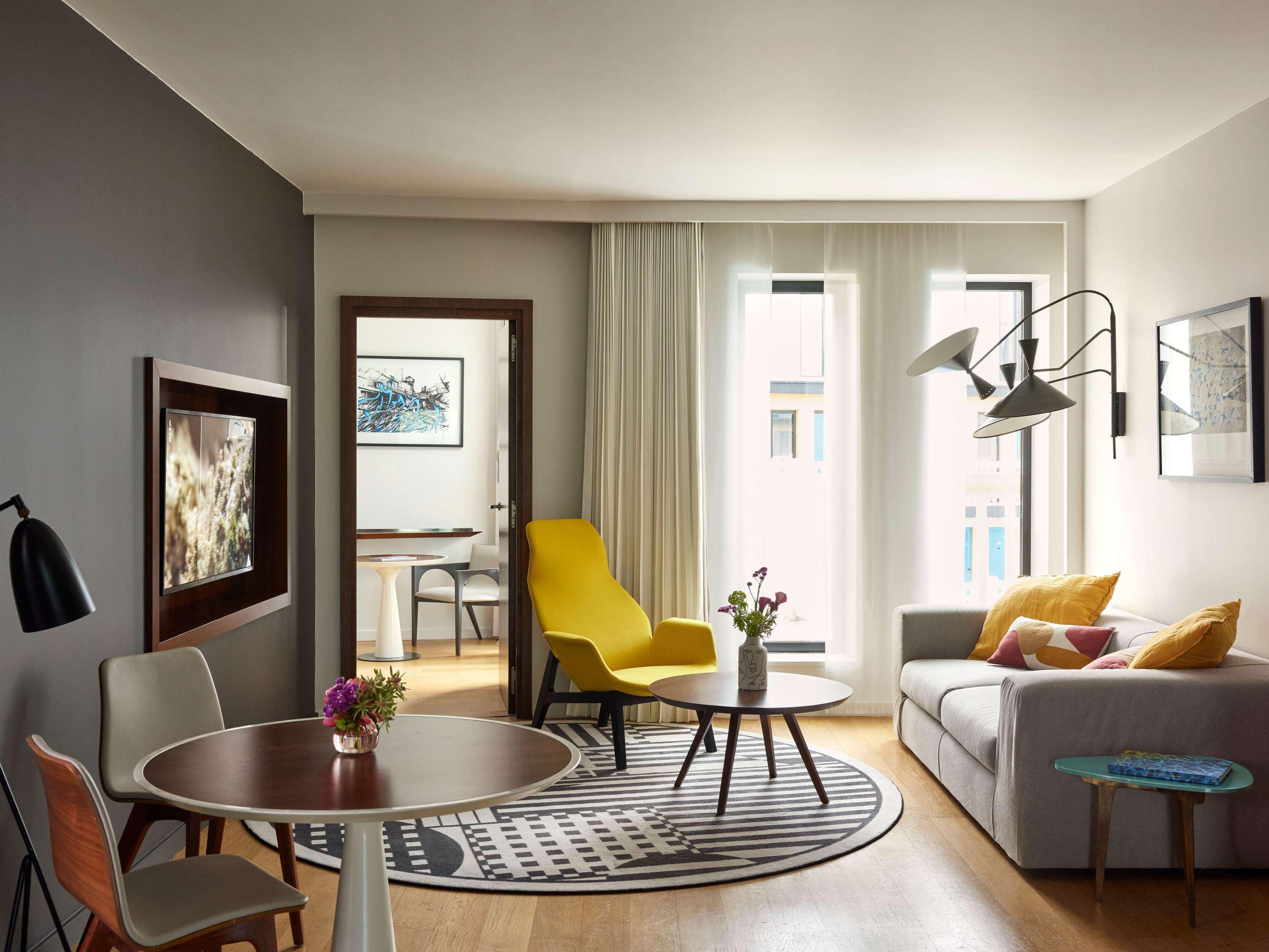 Family Room Deluxe Pool View