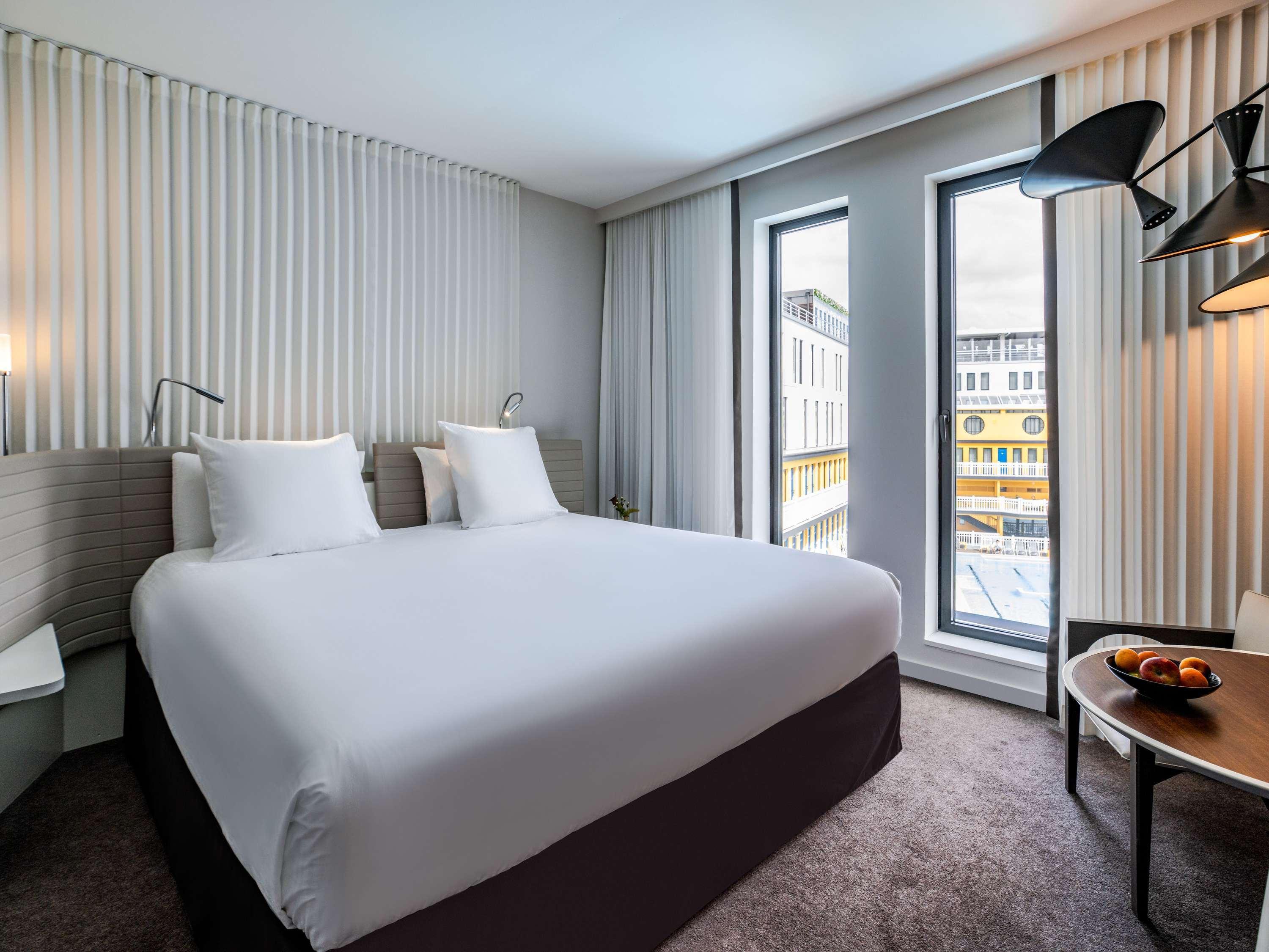 Suite Pool View King Bed