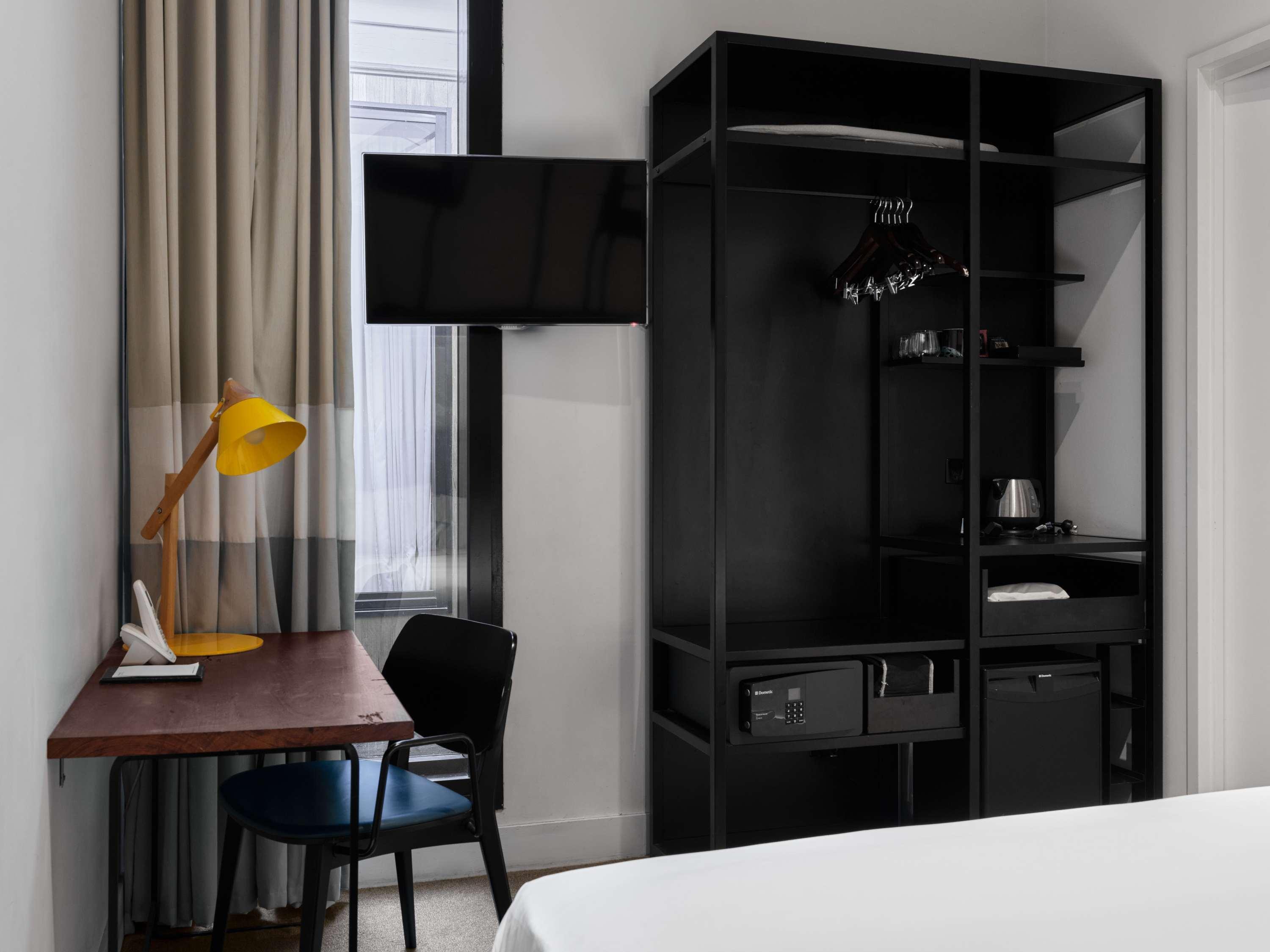 Double Classic Queen Bed