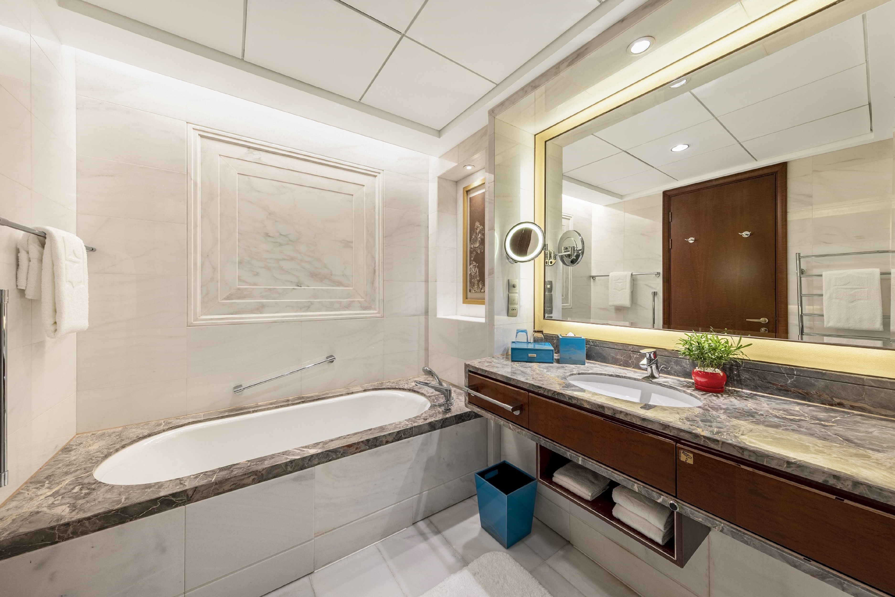 Room Deluxe King Bed