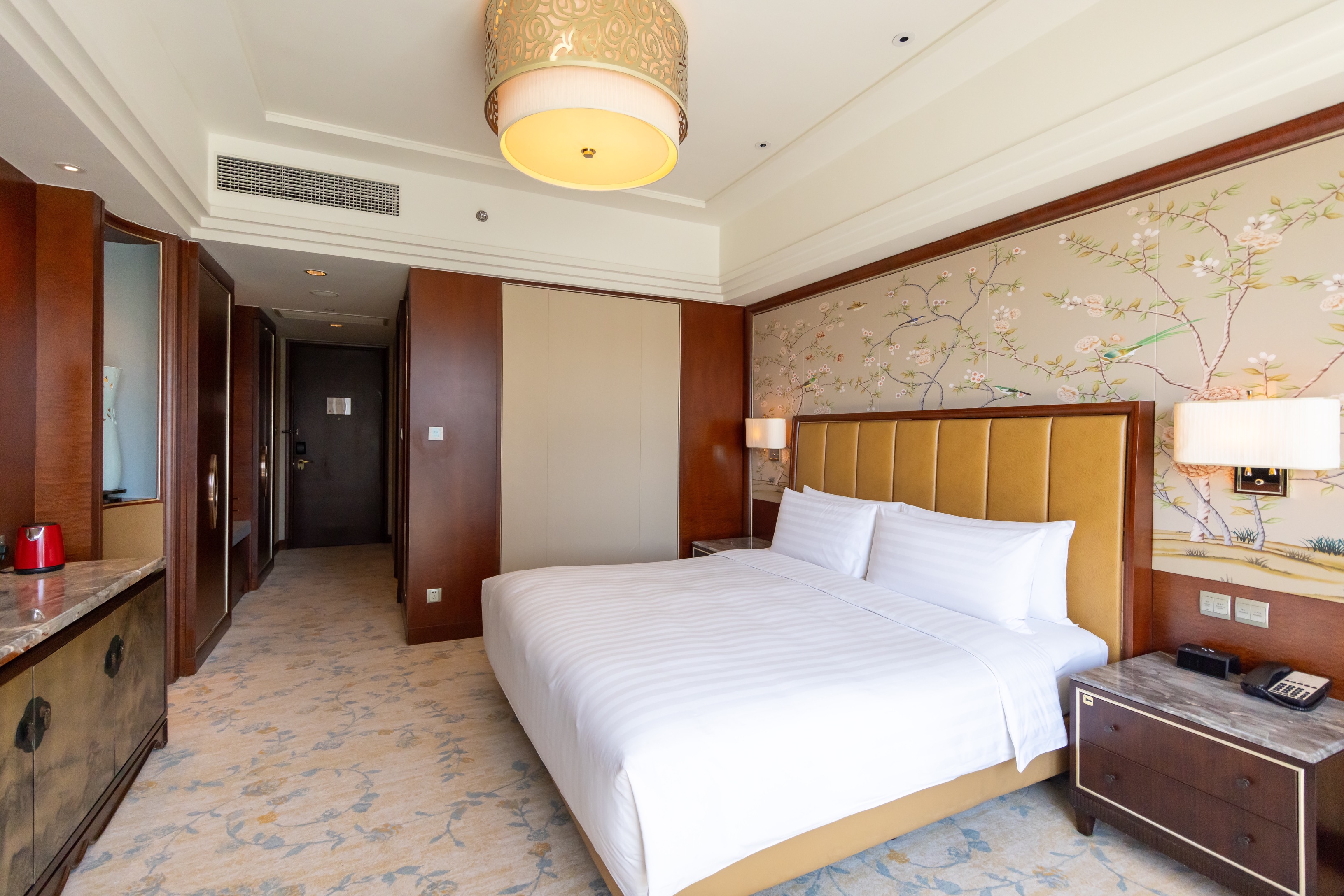 Double Deluxe King Bed