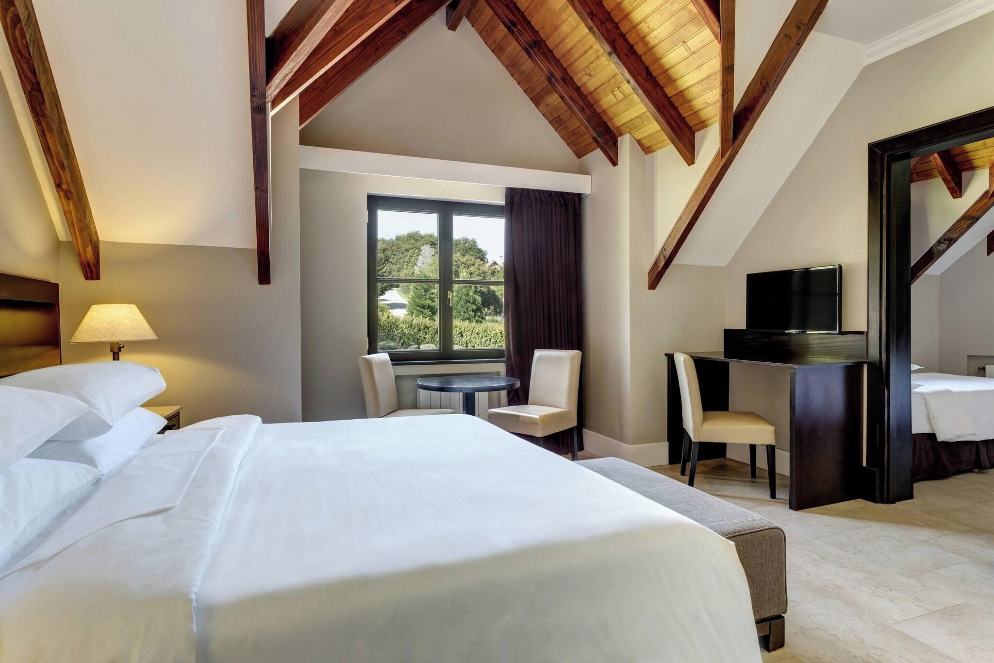 Family Room King Bed Two Bedrooms