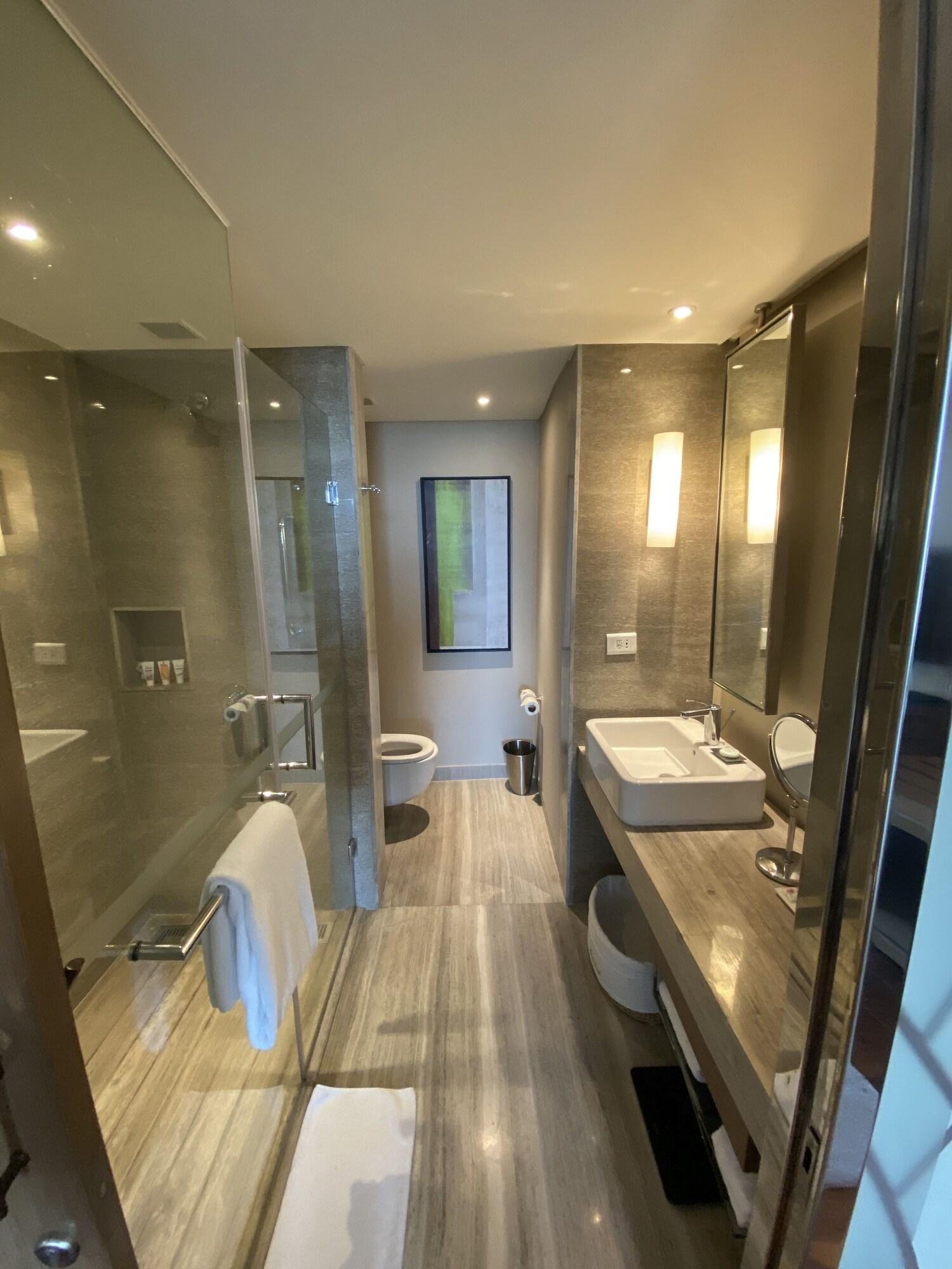 Double Deluxe Queen Bed