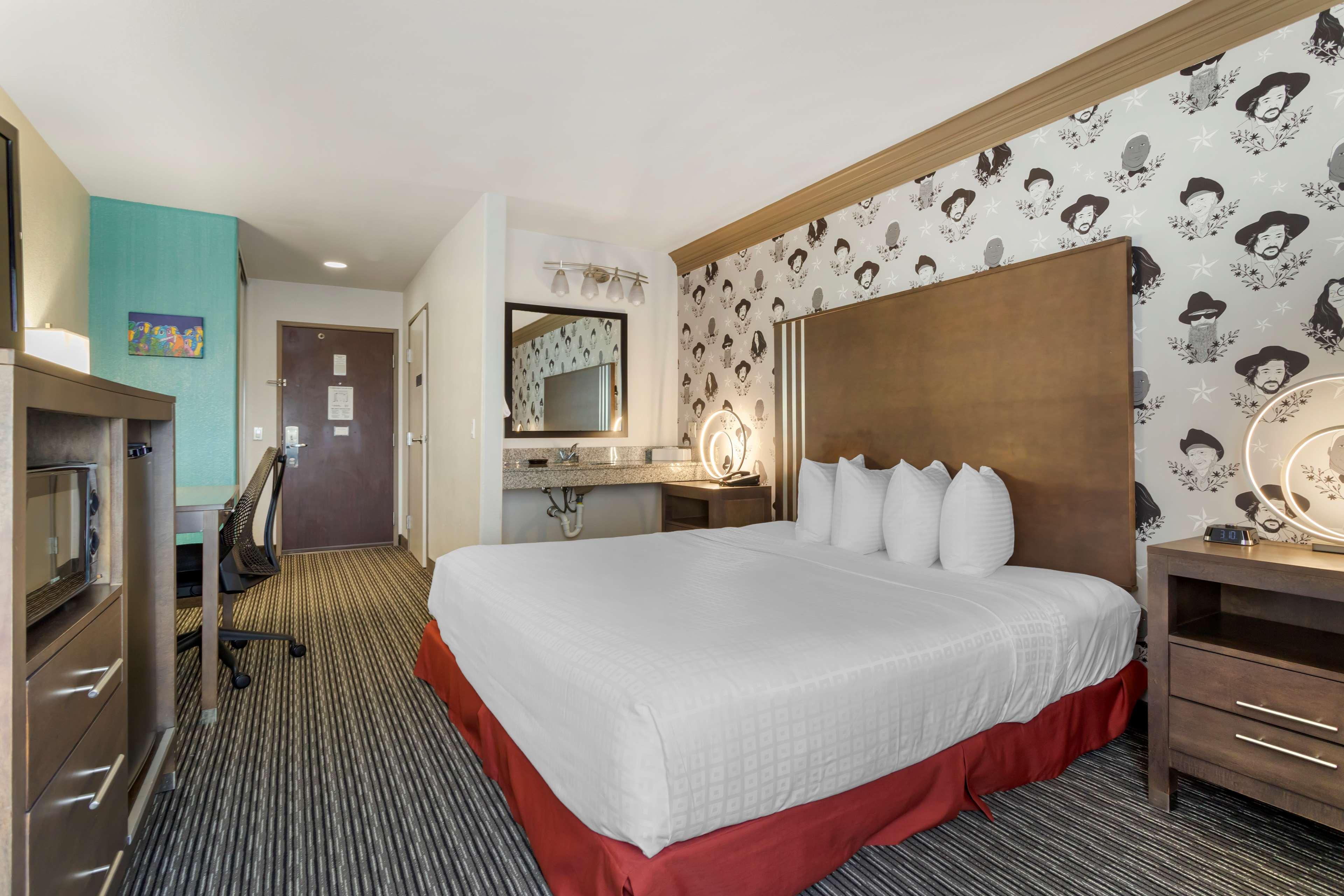 Room Accessible King Size Bed