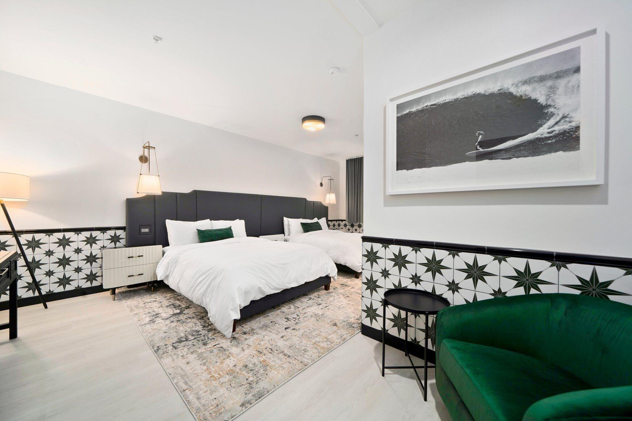 Double Deluxe Queen Bed