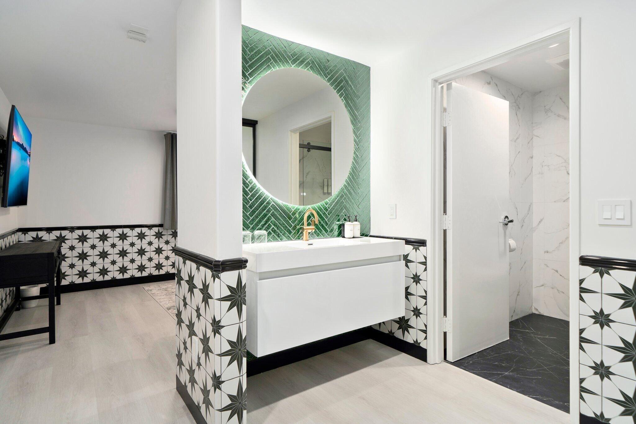 Double Deluxe Queen Bed