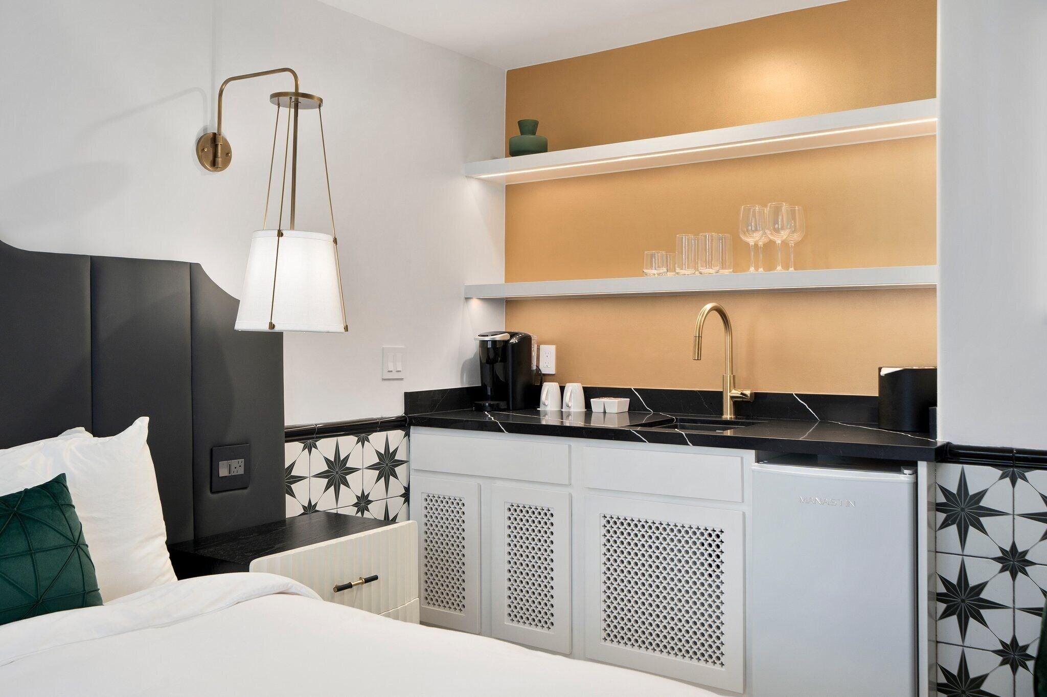 Double Deluxe Queen Bed