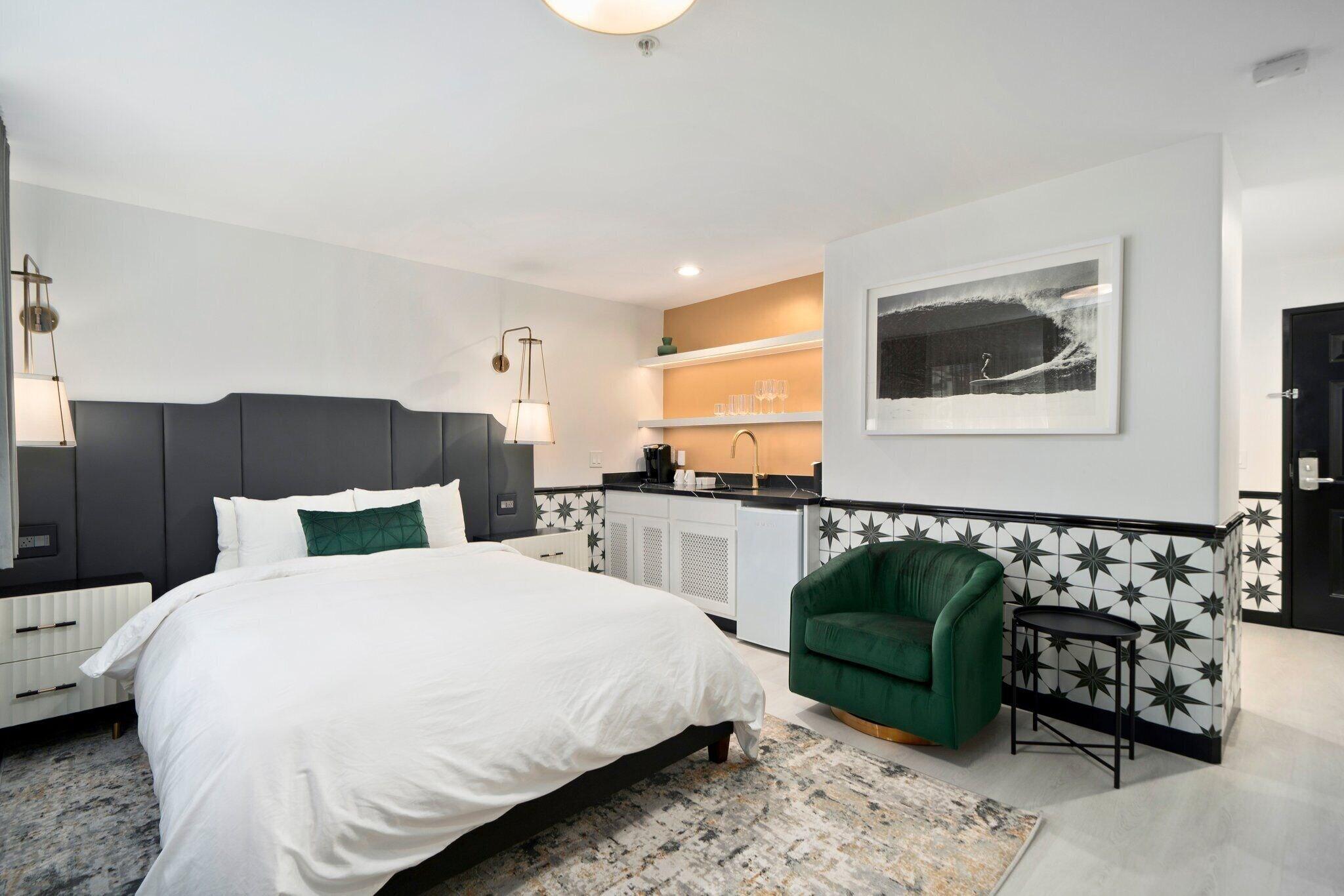 Double Deluxe Queen Bed