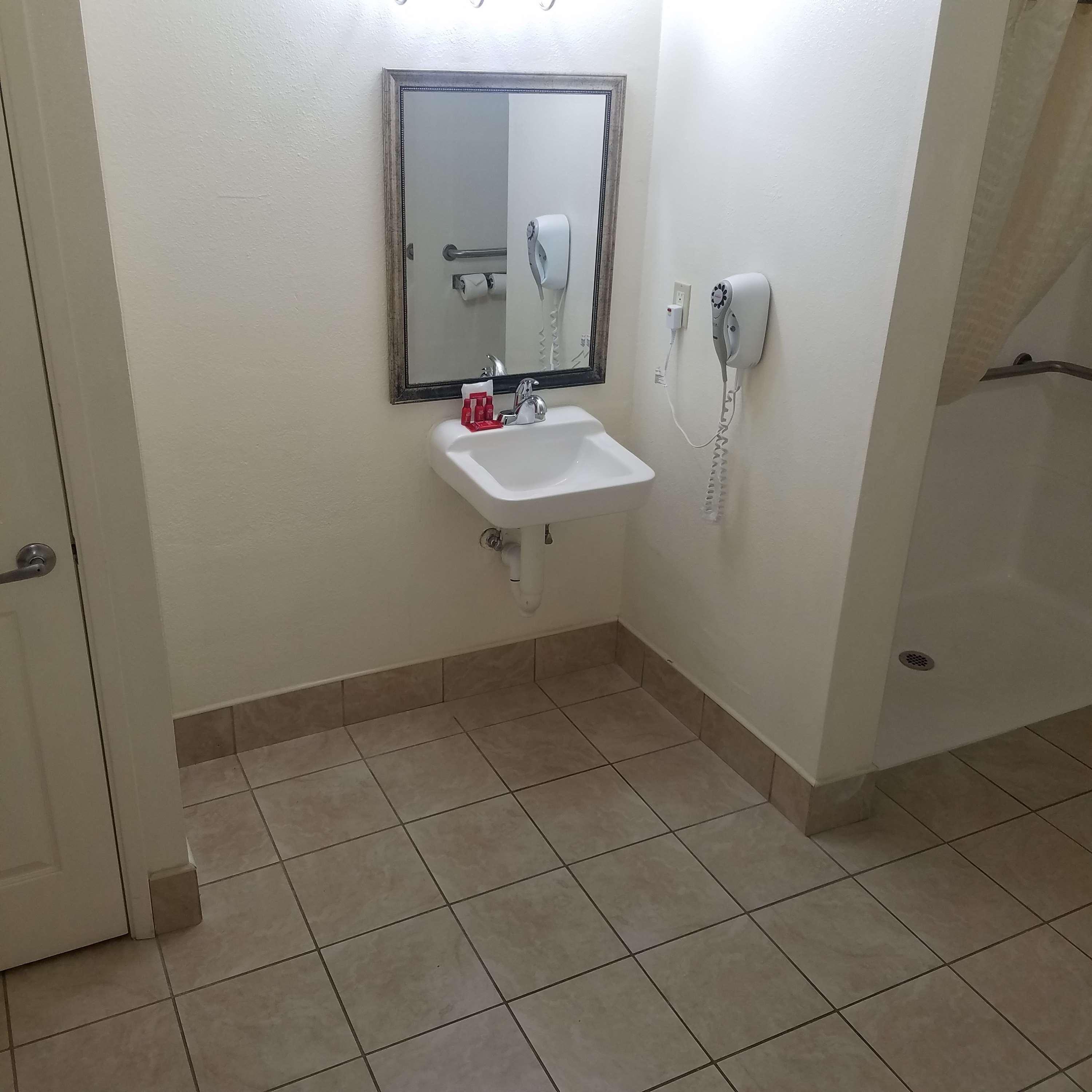 Room Accessible King Size Bed