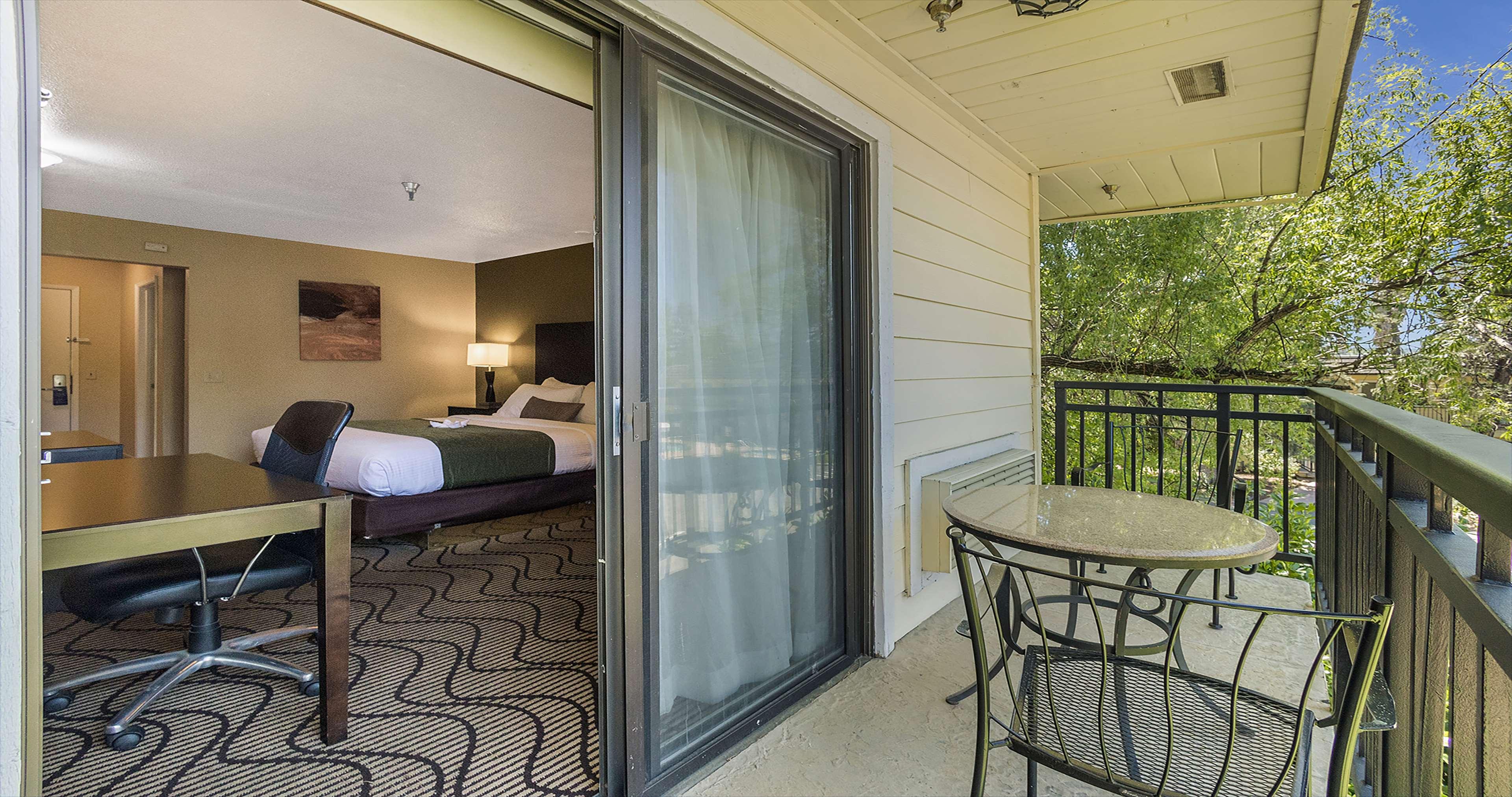 Room King Bed Non Smoking