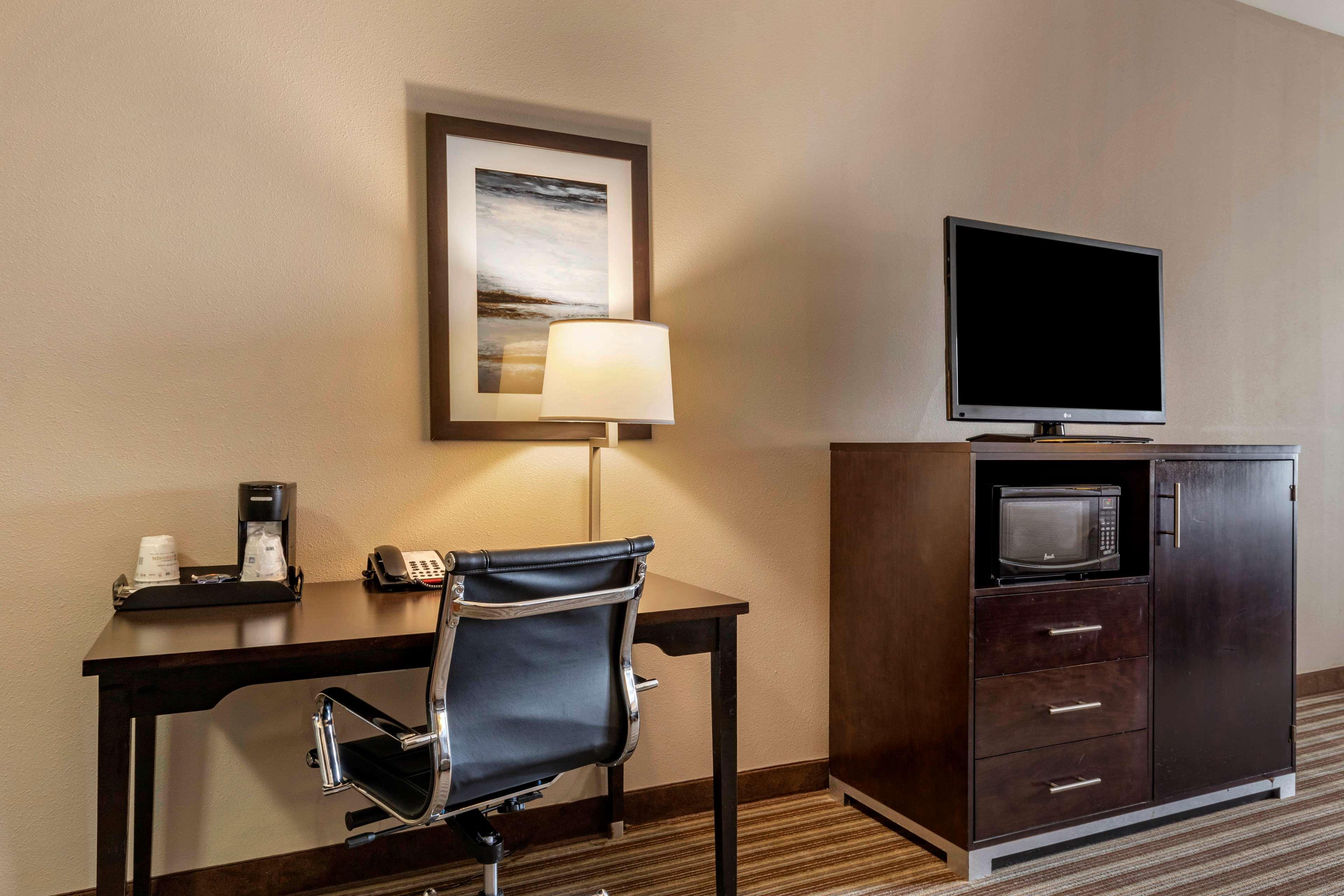 Suite Accessible King Size Bed