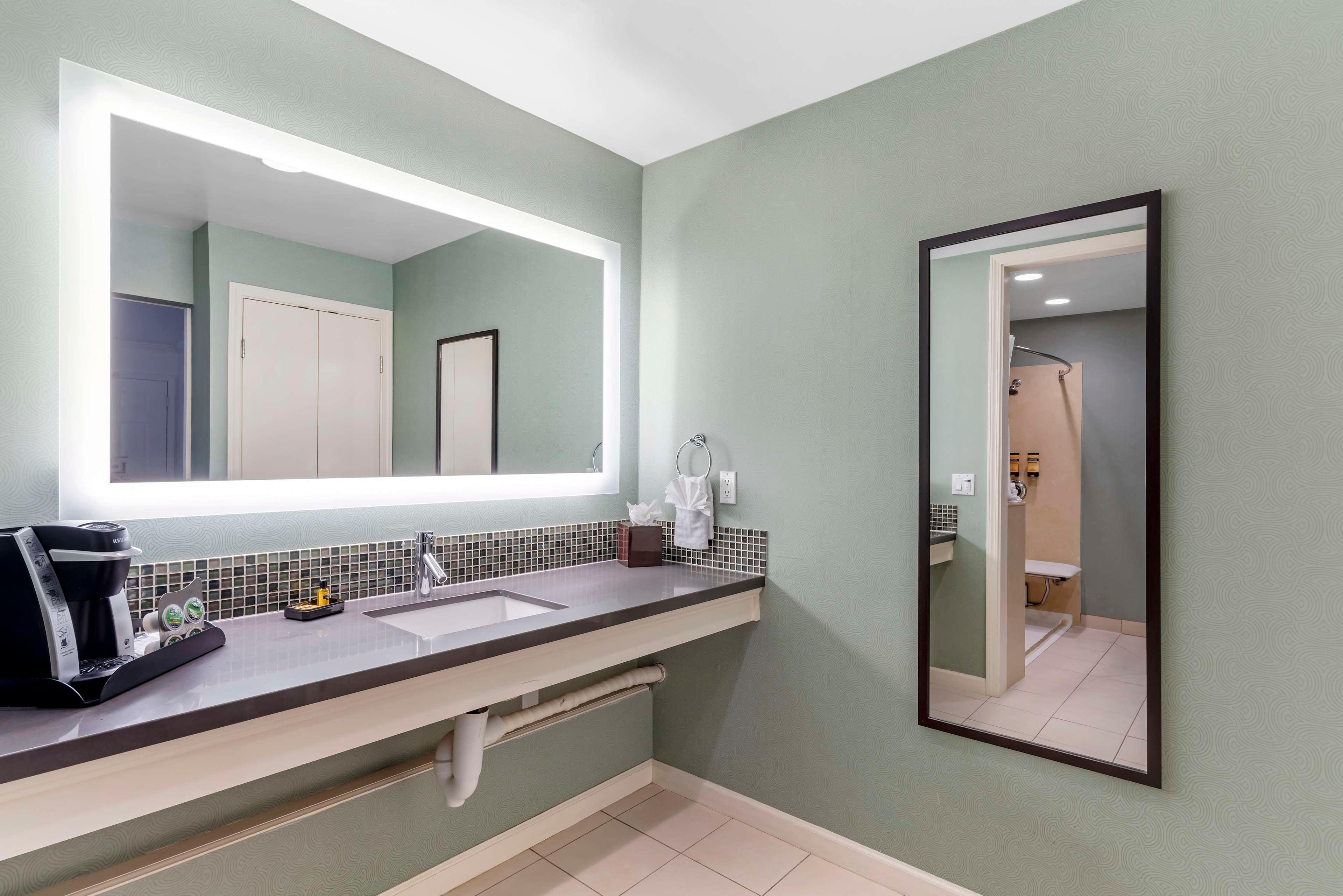 Room Accessible King Size Bed