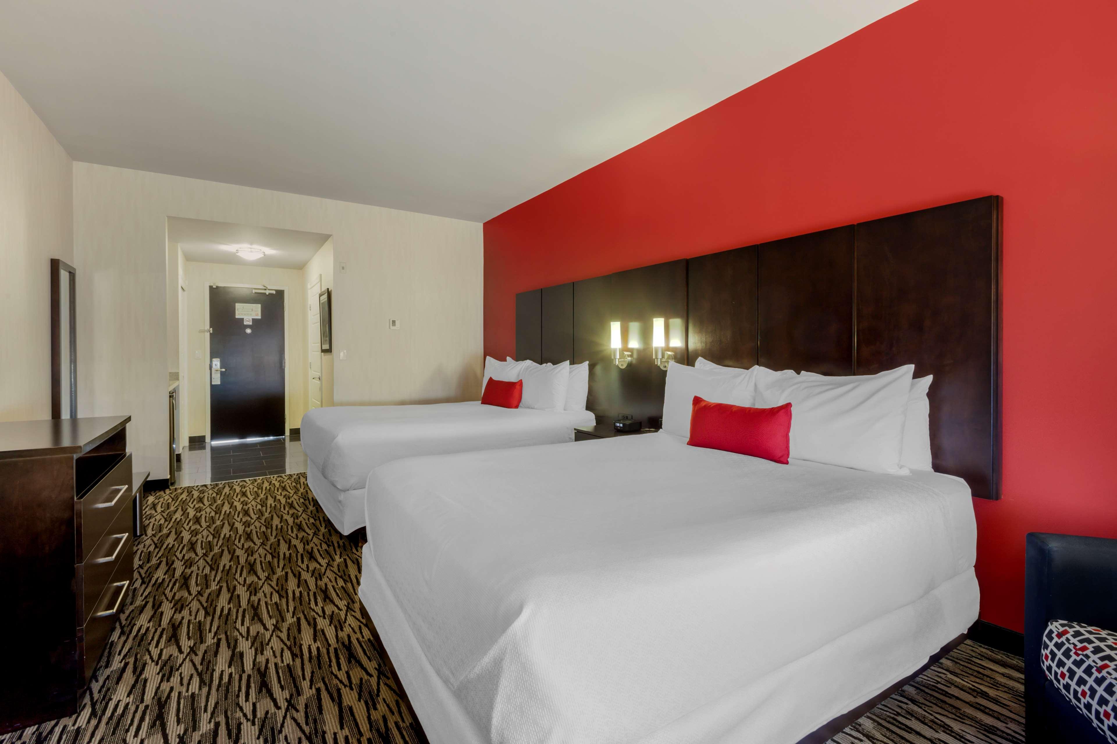 Suite Two Queen Beds