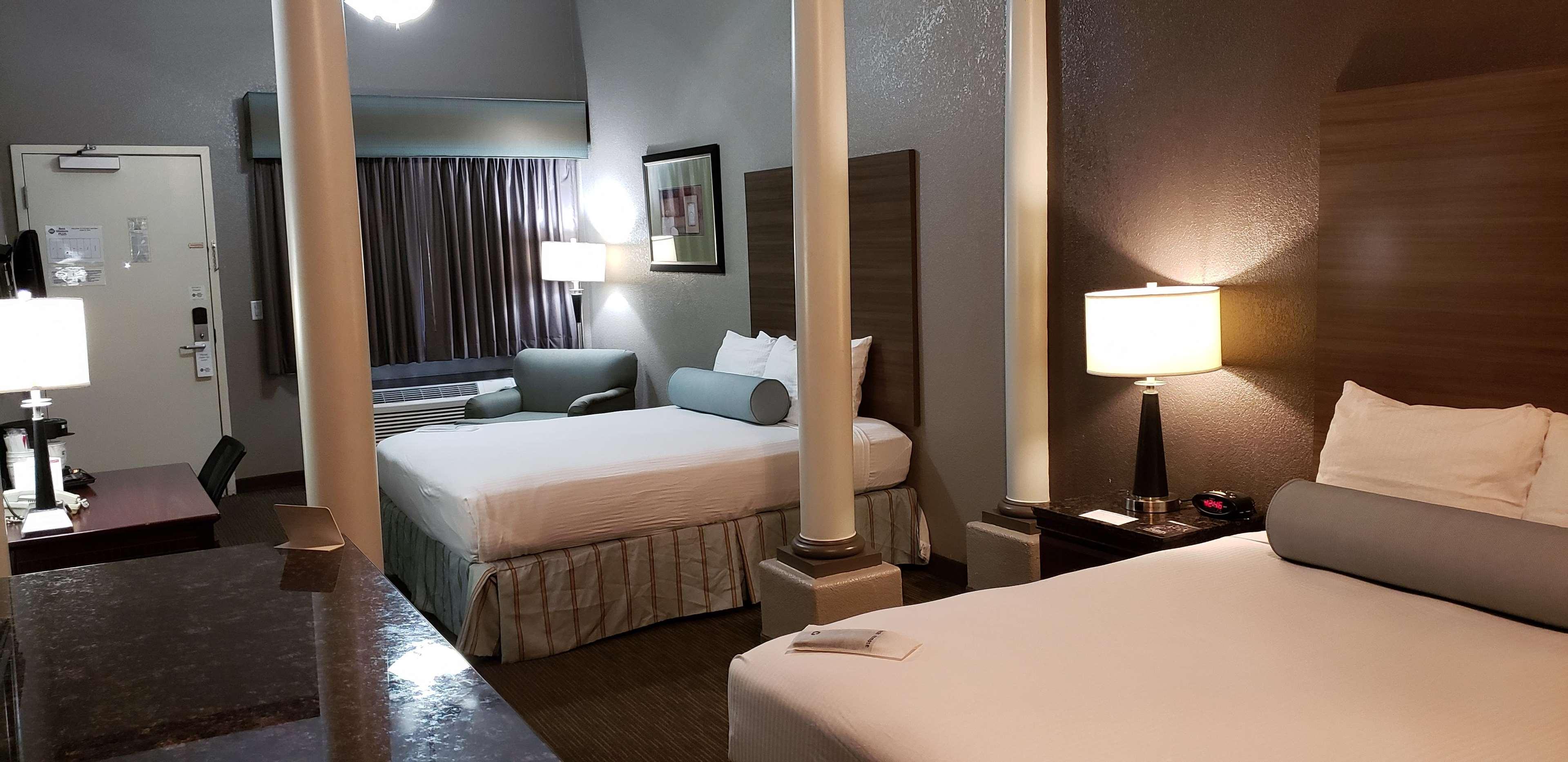 Suite Two Queen Beds