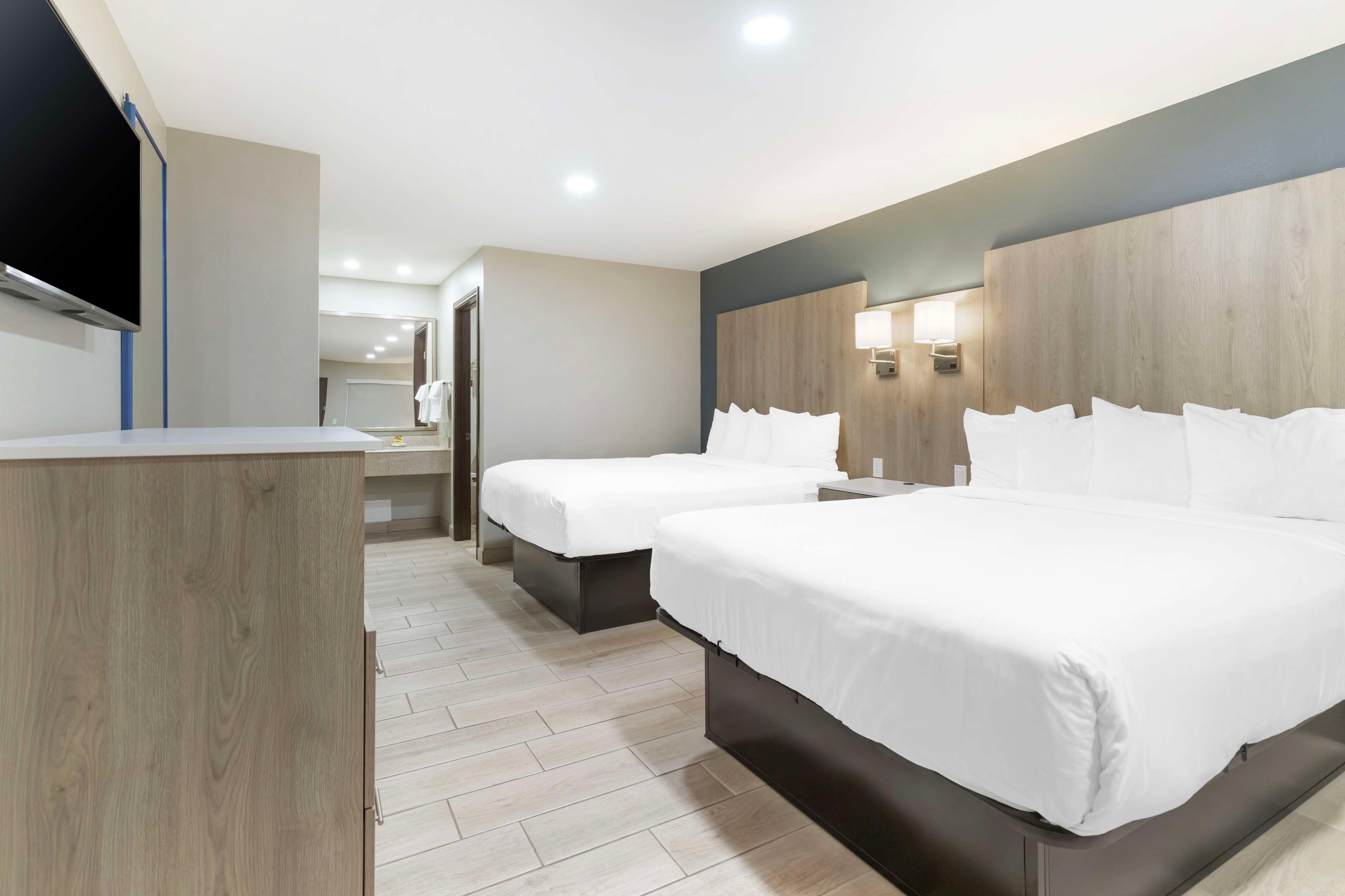 Junior Suite Two Queen Beds Non Smoking