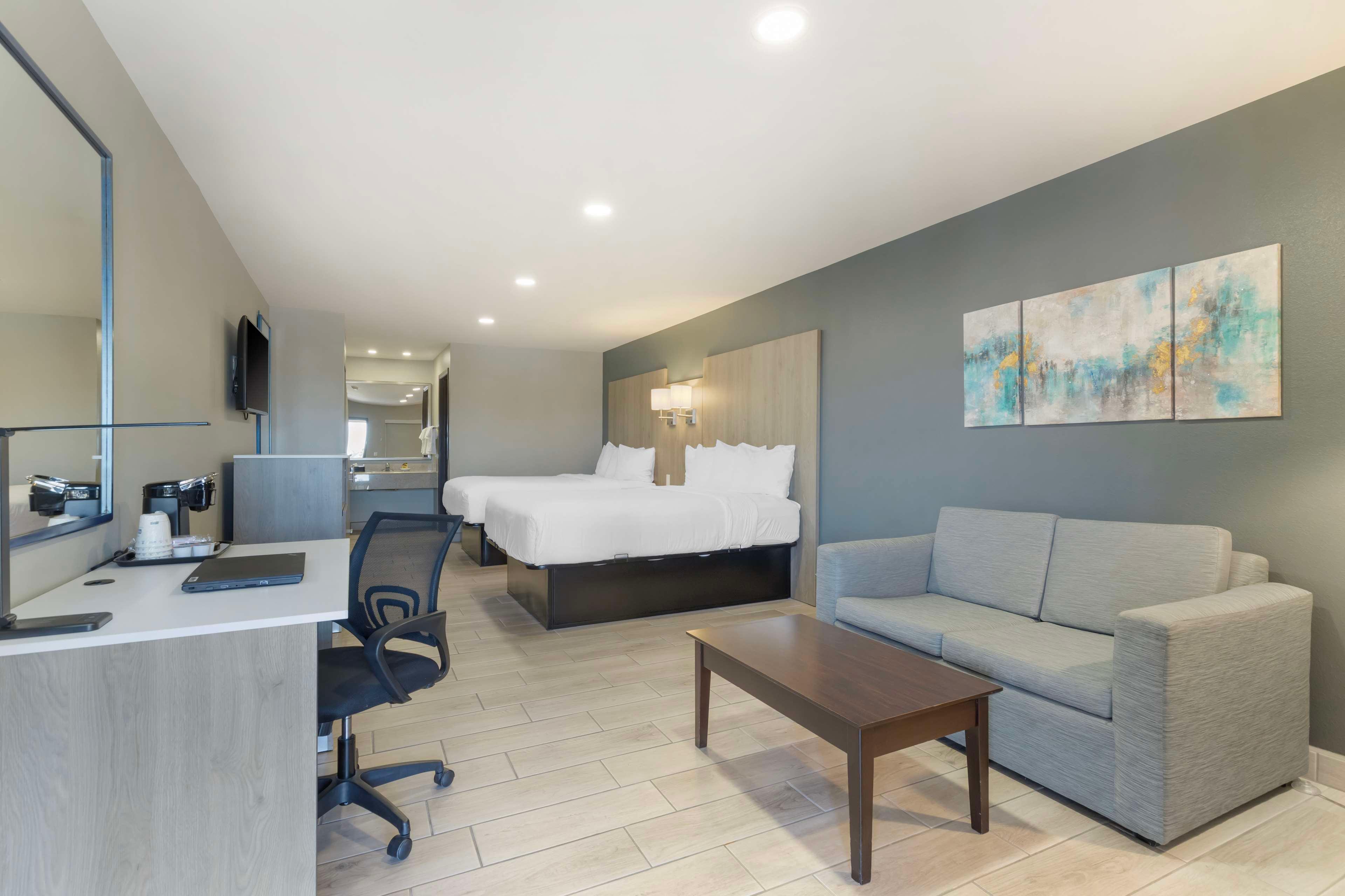 Junior Suite Accessible-two Queen Beds