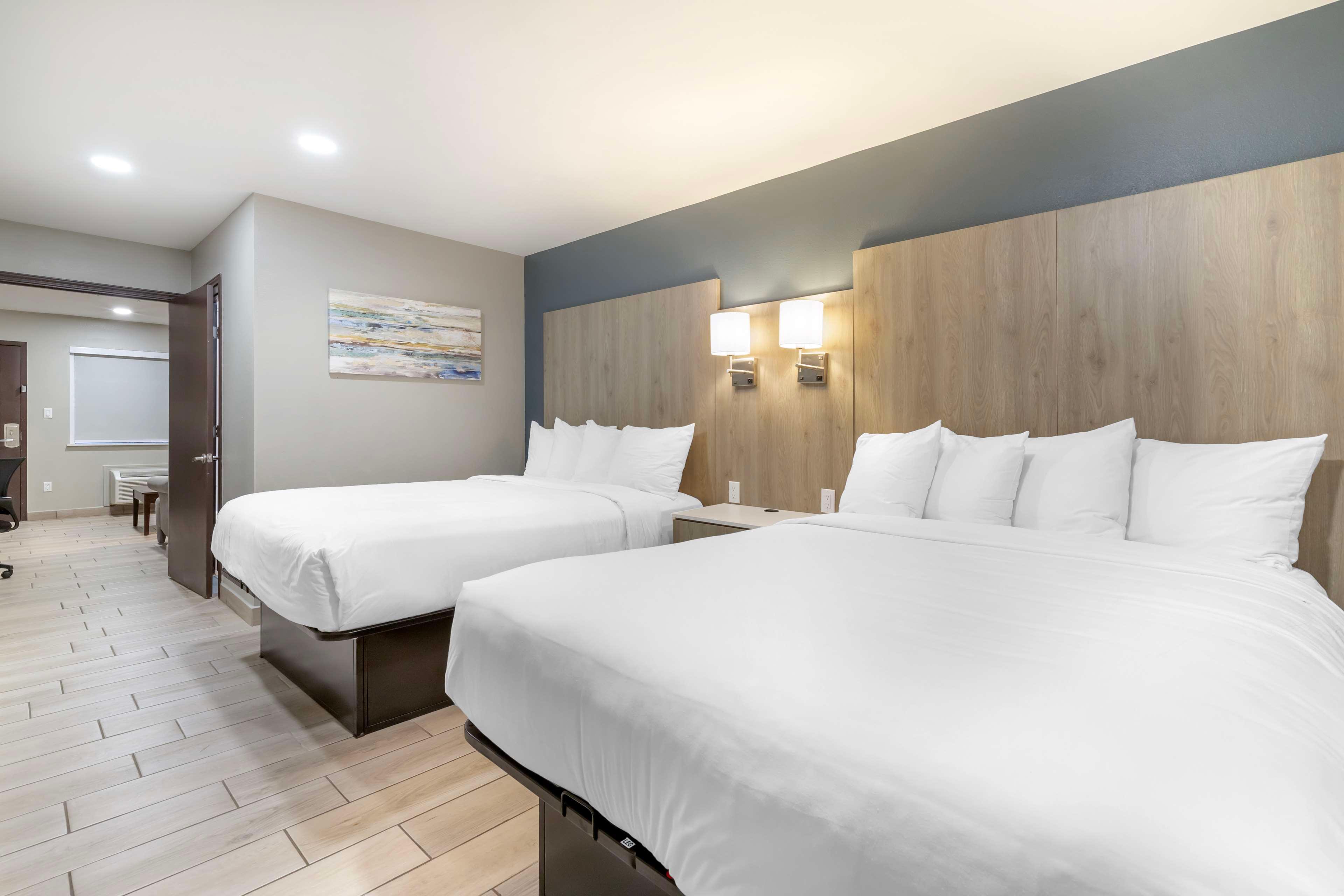 Suite Two Queen Beds Non Smoking