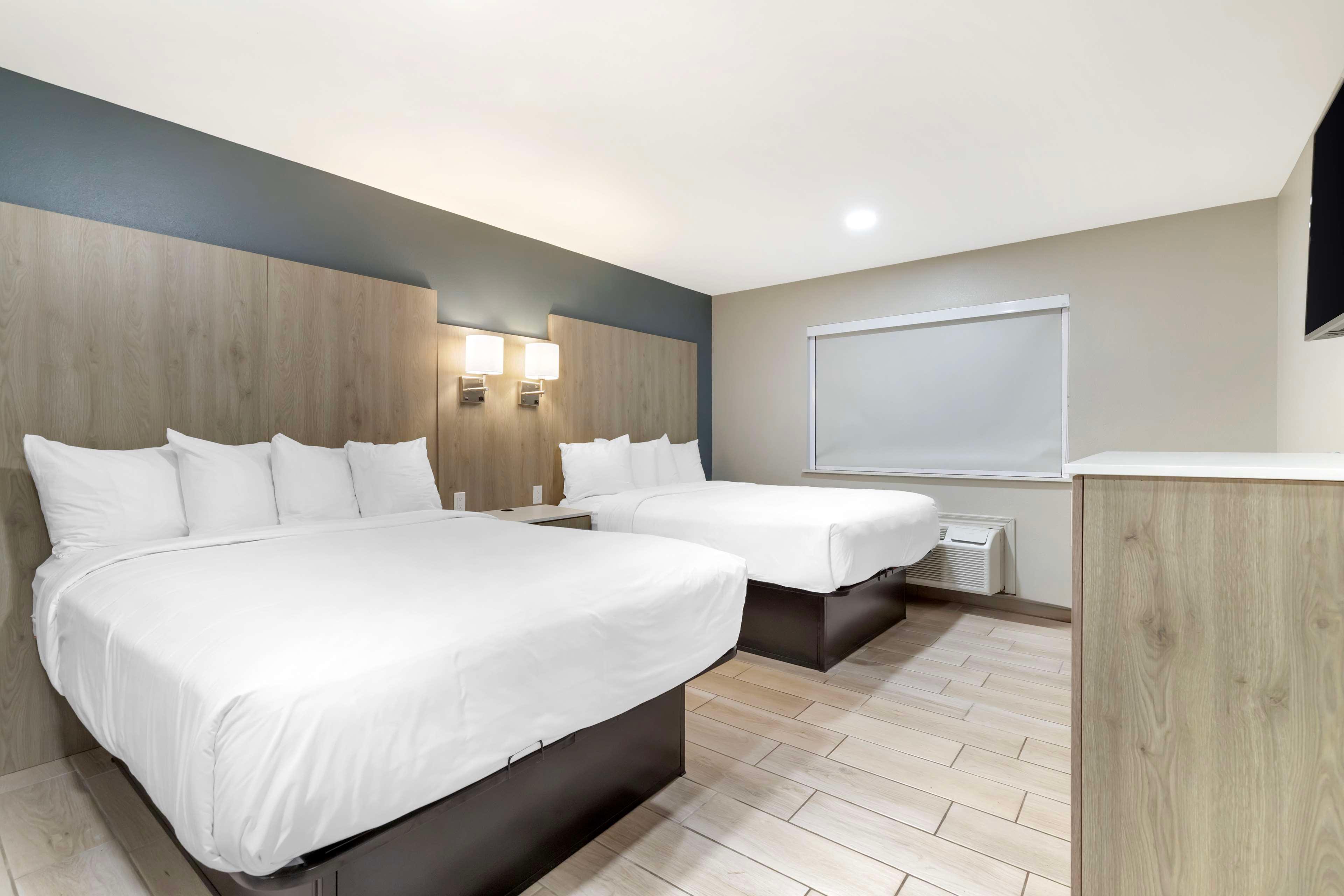 Suite Two Queen Beds Non Smoking