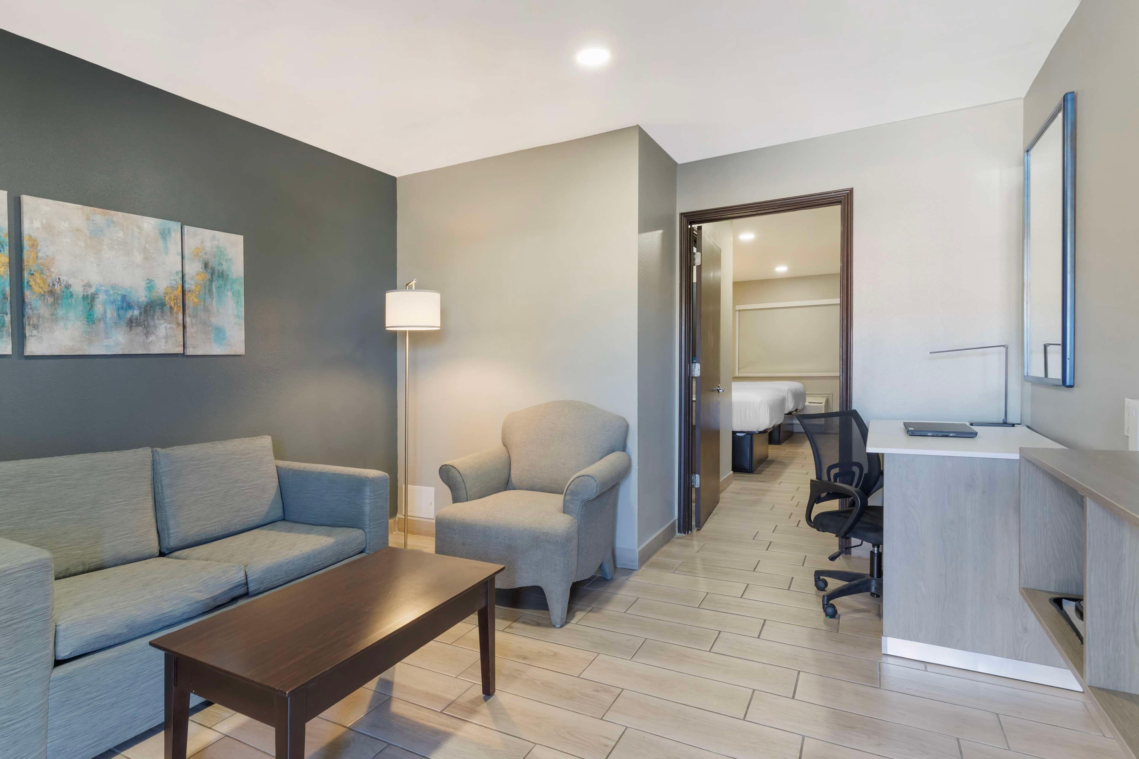 Suite Two Queen Beds Non Smoking