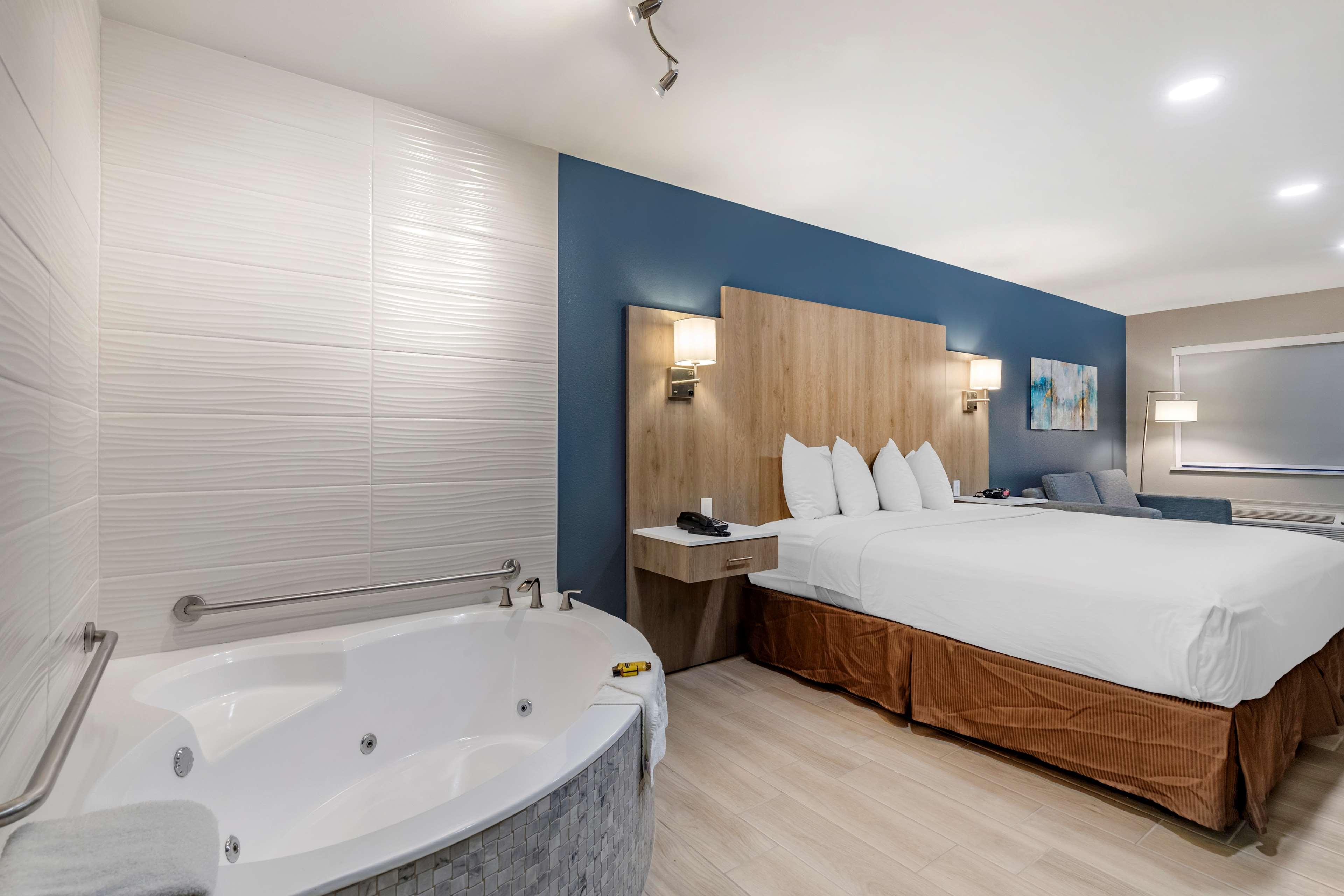 Junior Suite Accessible