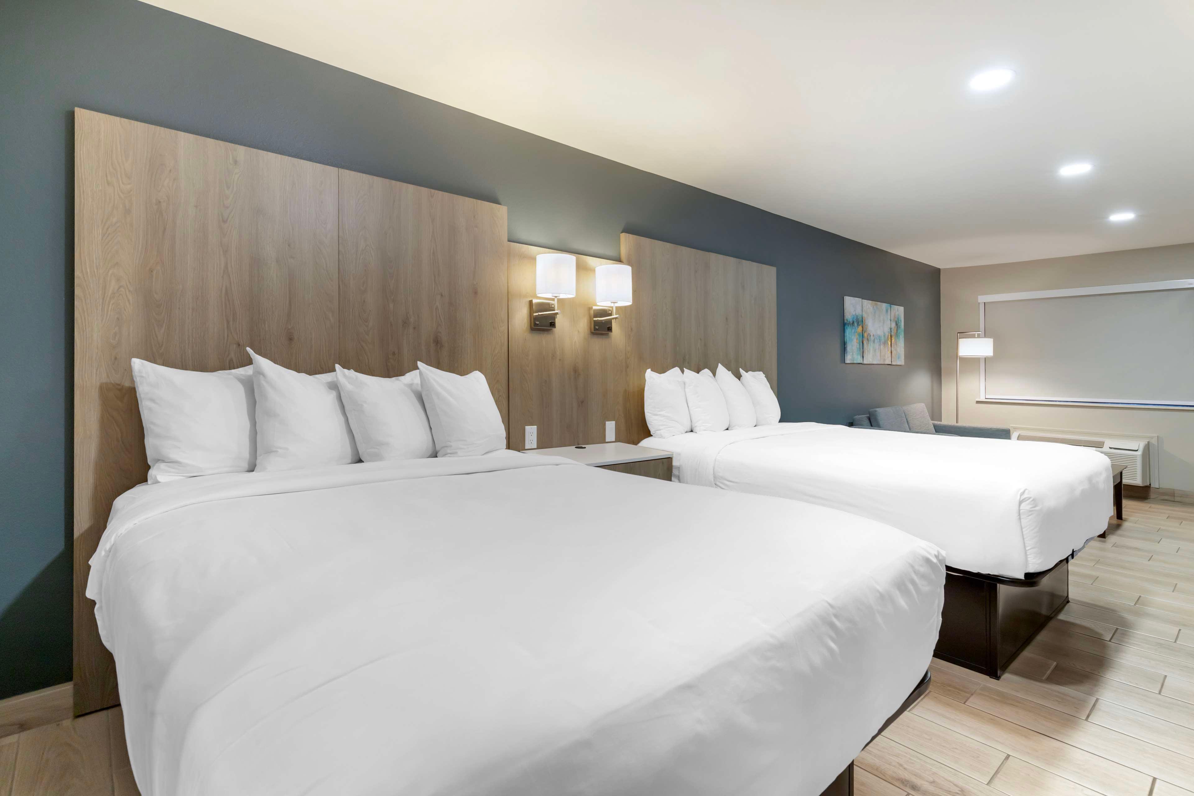 Junior Suite Two Queen Beds Non Smoking