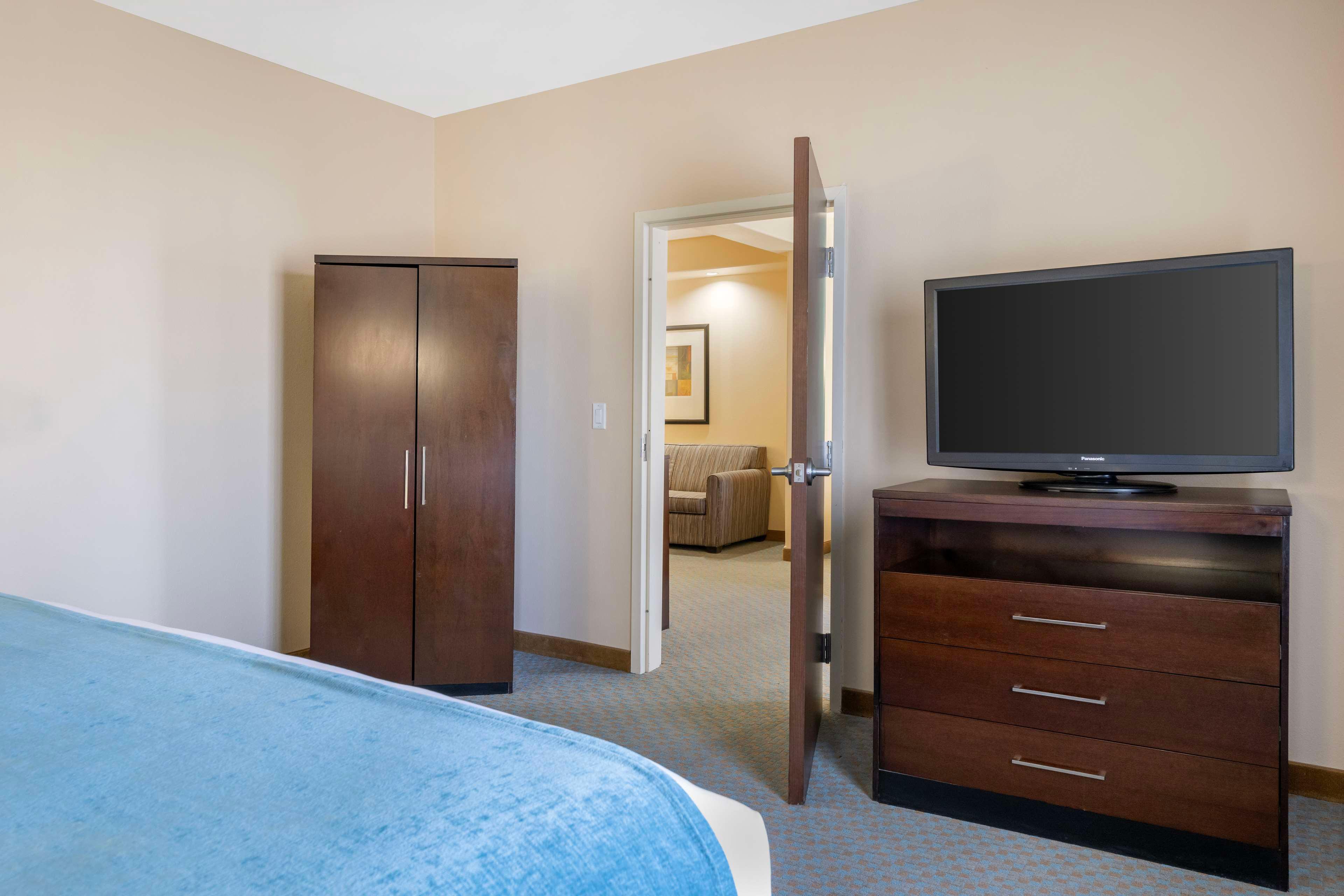 Suite Two King Beds