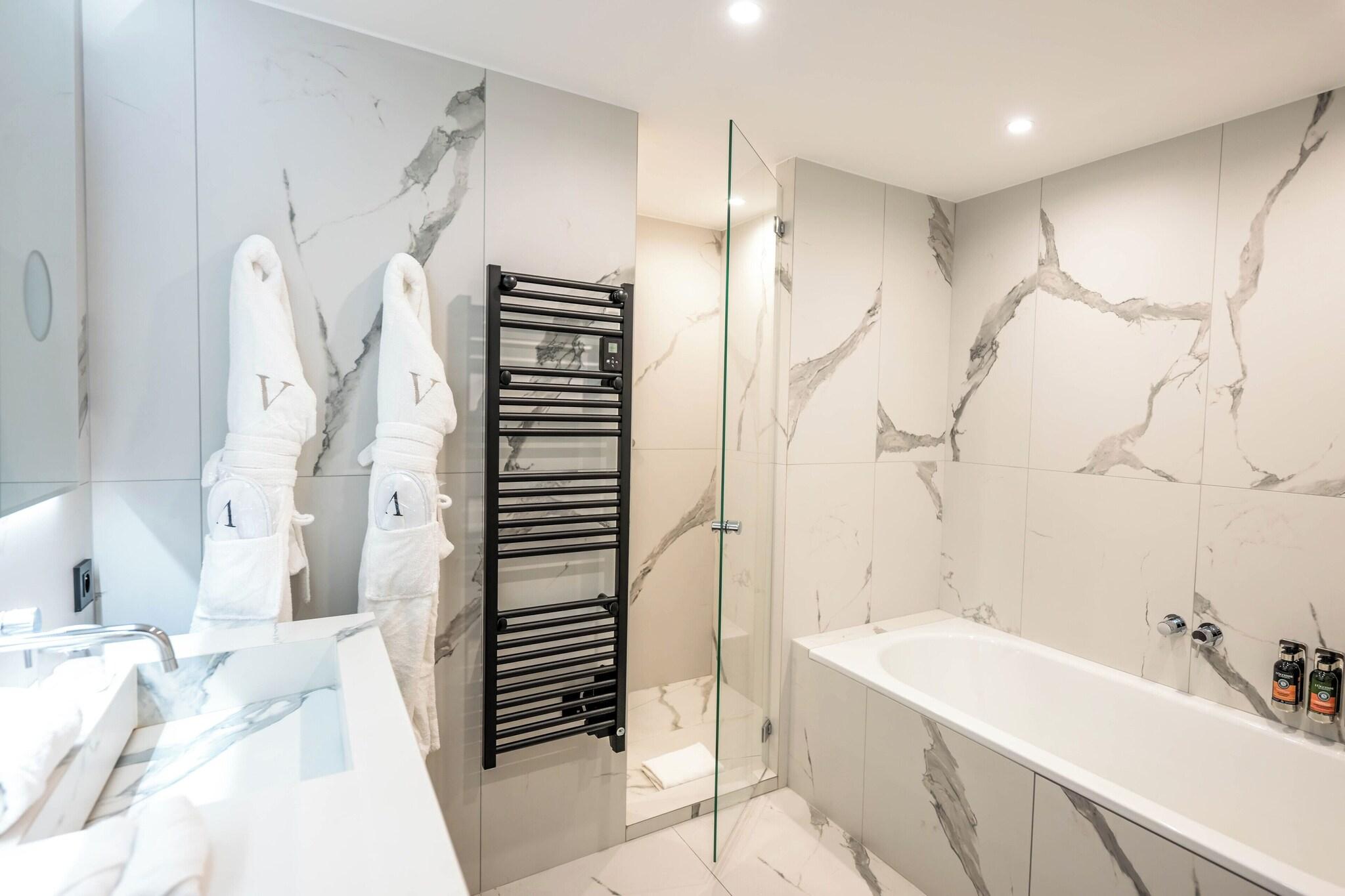 Suite Deluxe King Bed