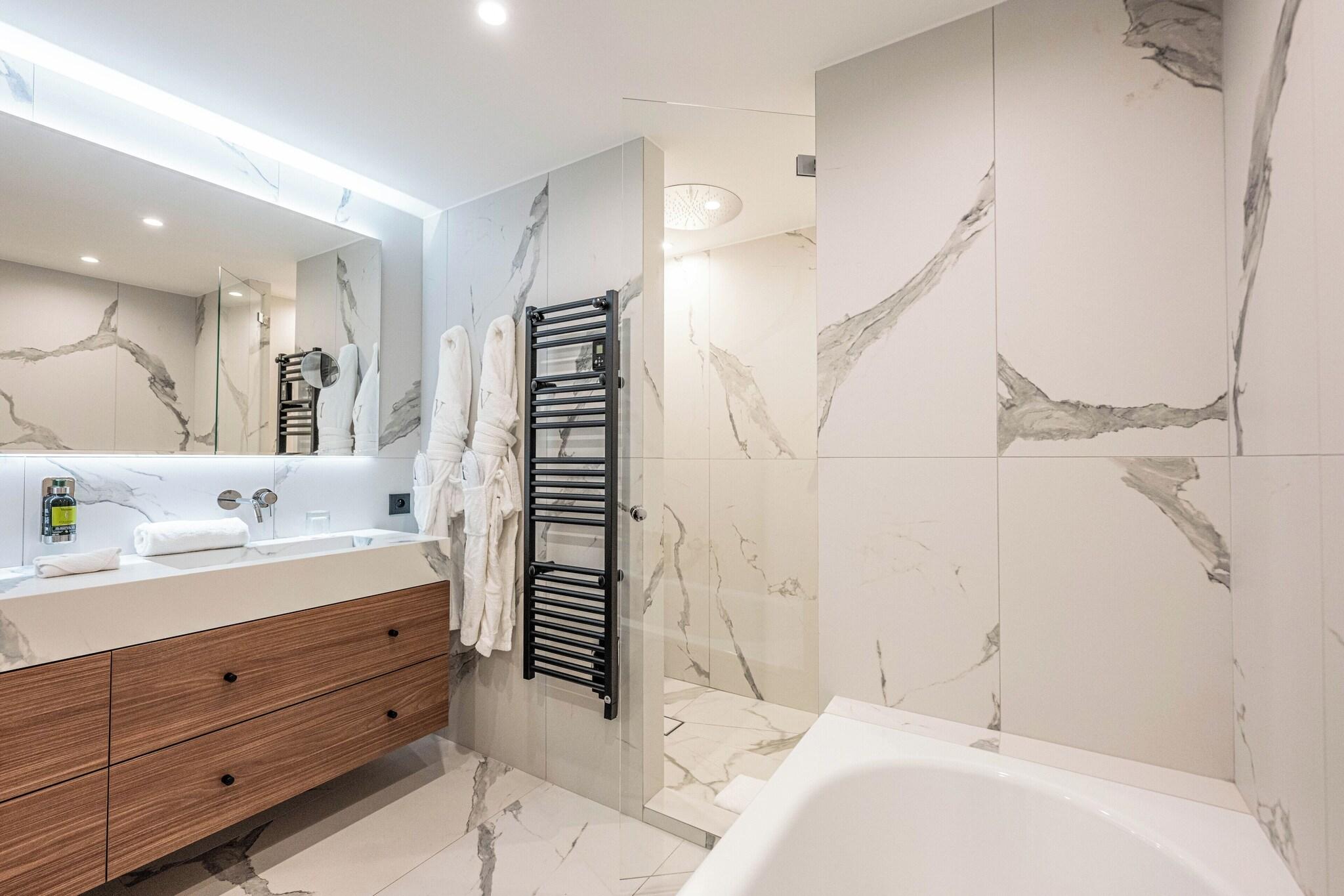 Suite Deluxe King Bed