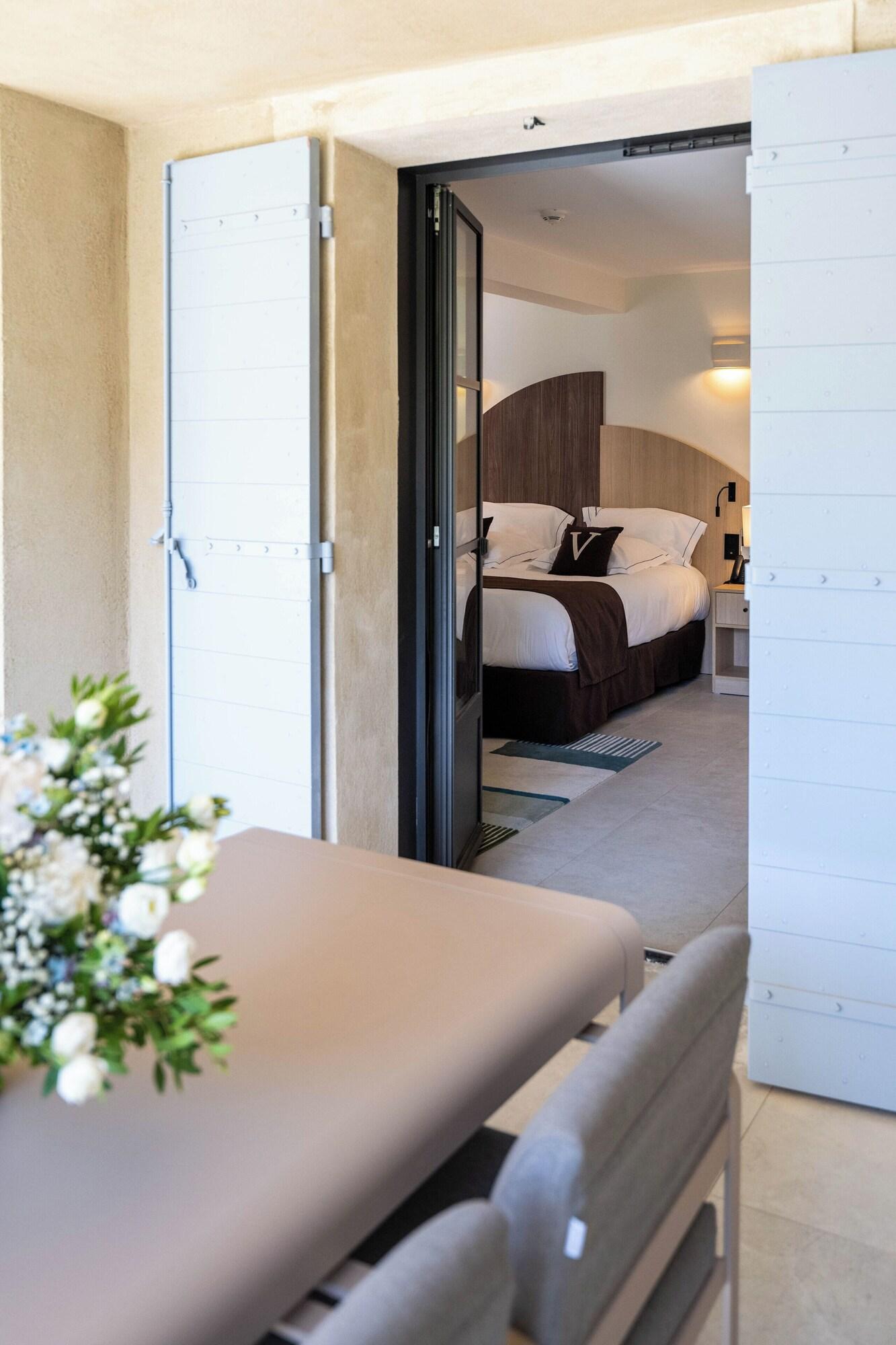 Suite Deluxe King Bed