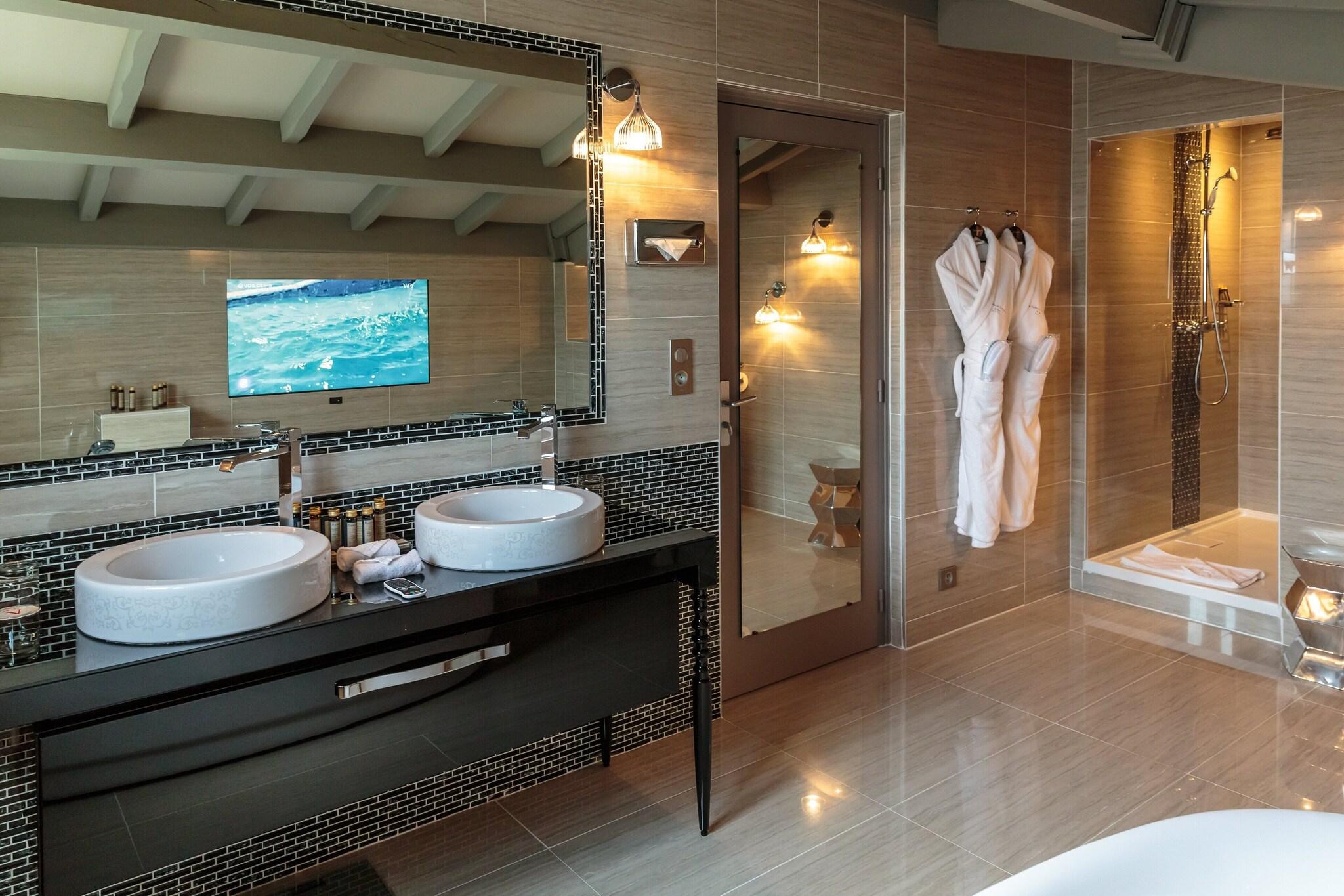 Suite with Private Pool