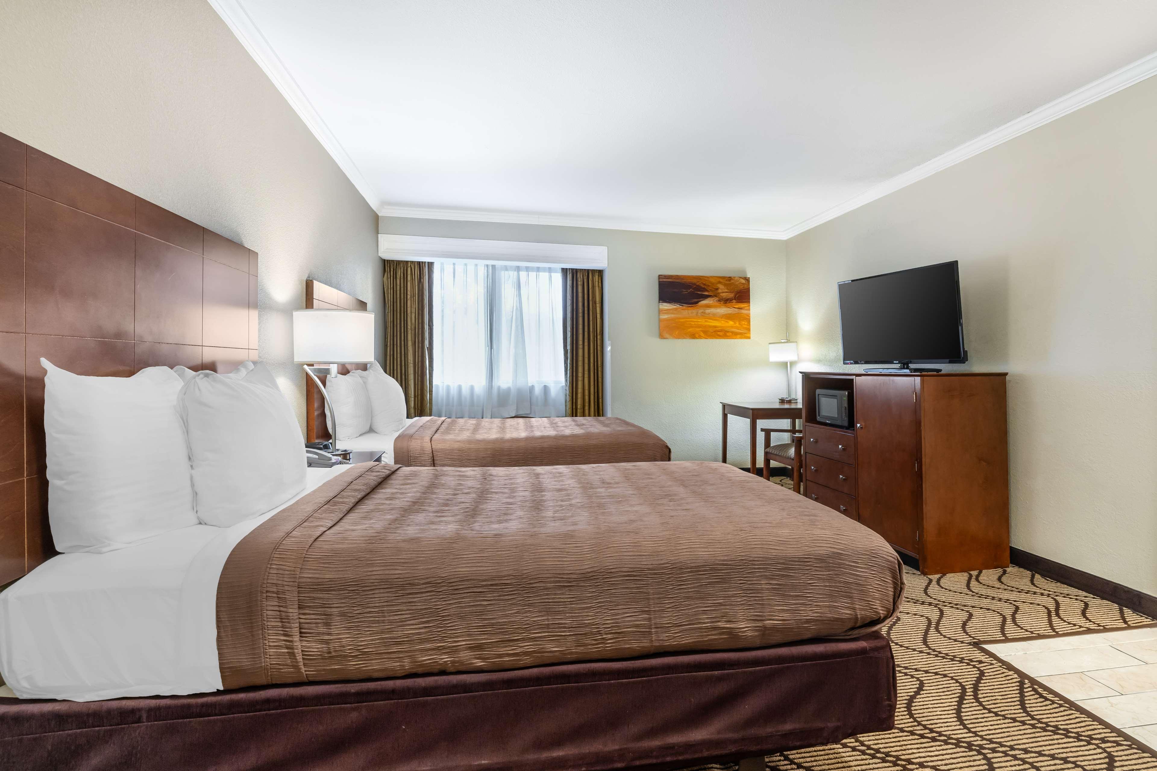 Quadruple Two Queen Beds