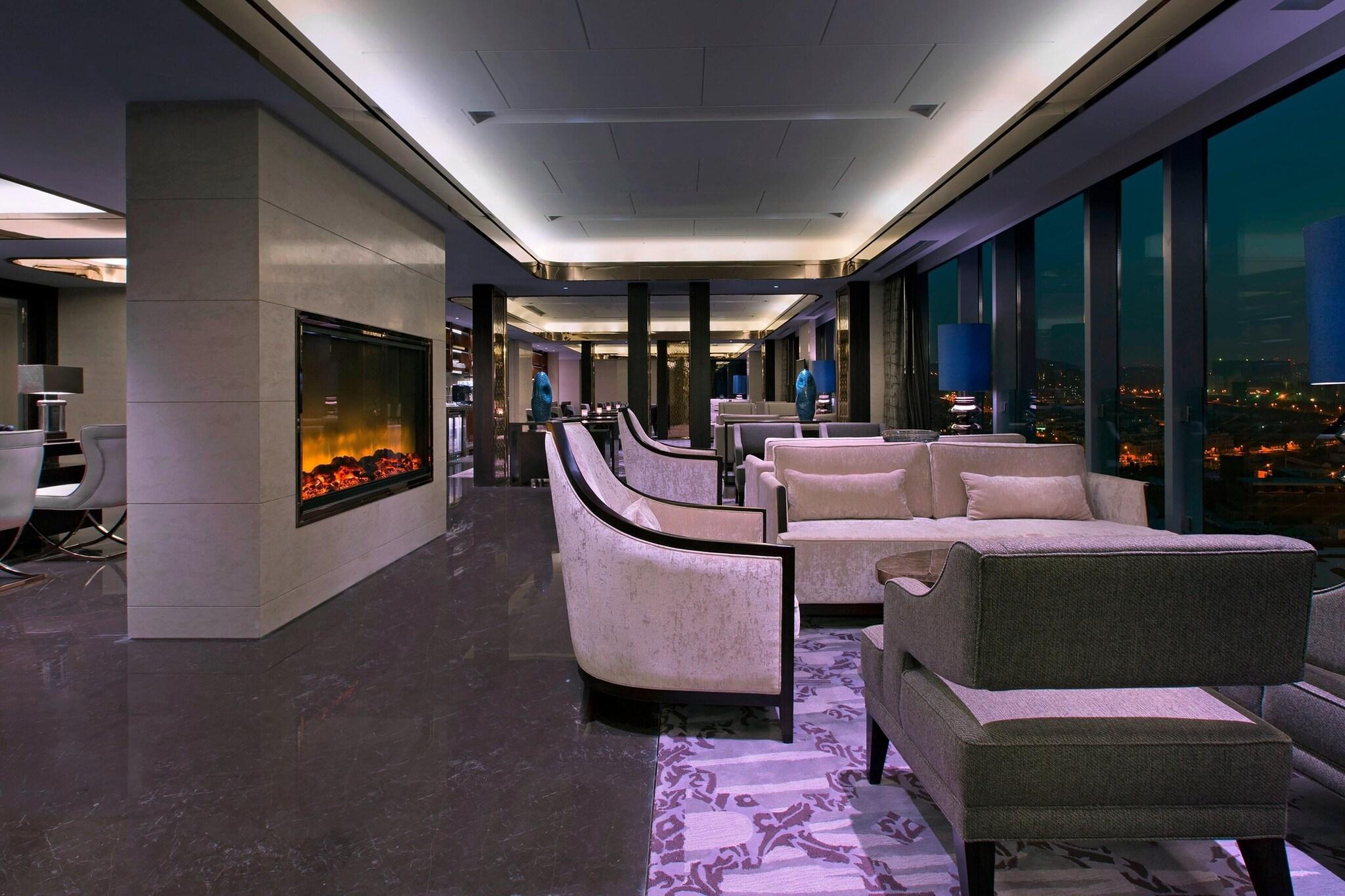 Suite Club with Views