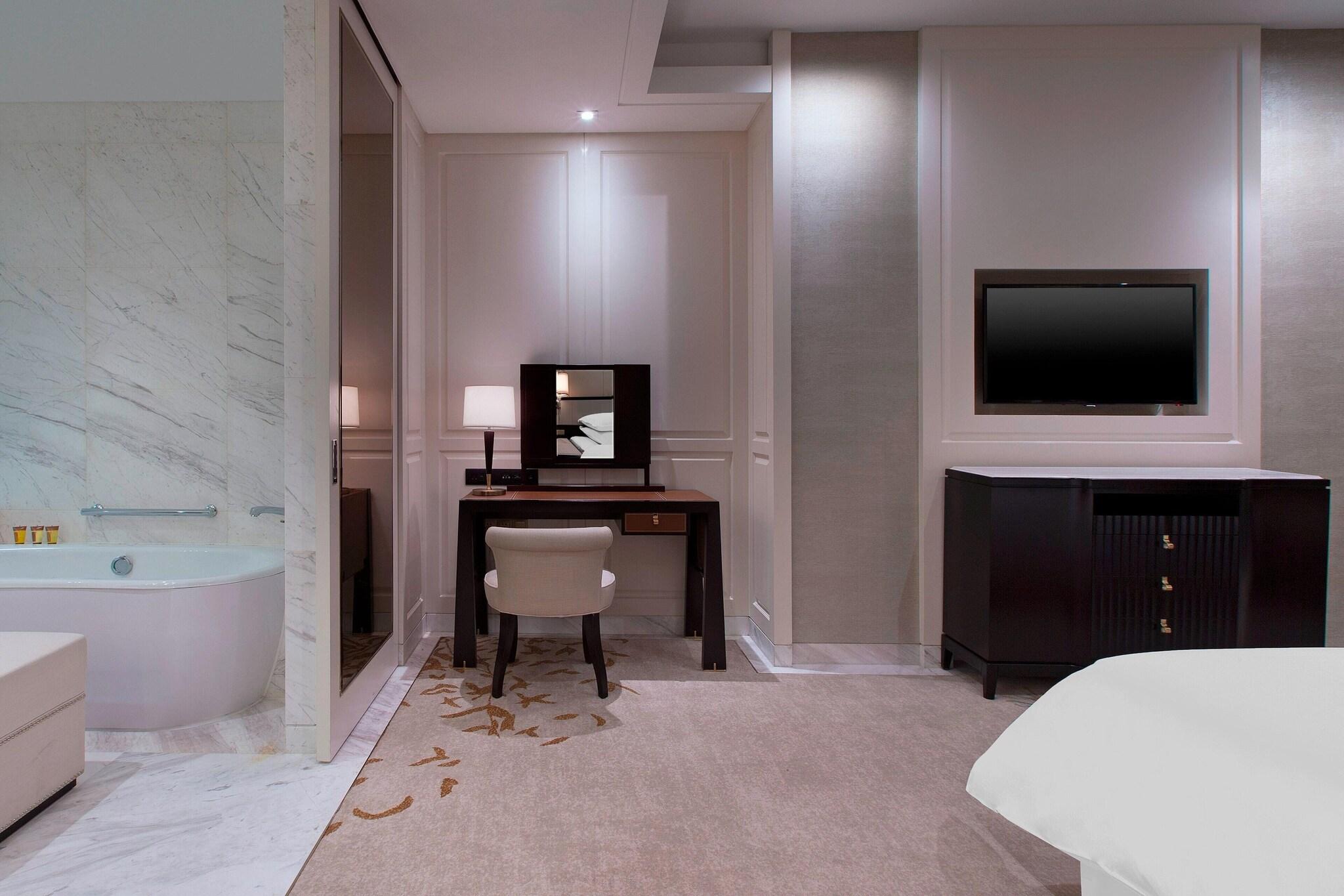 Suite Club with Views