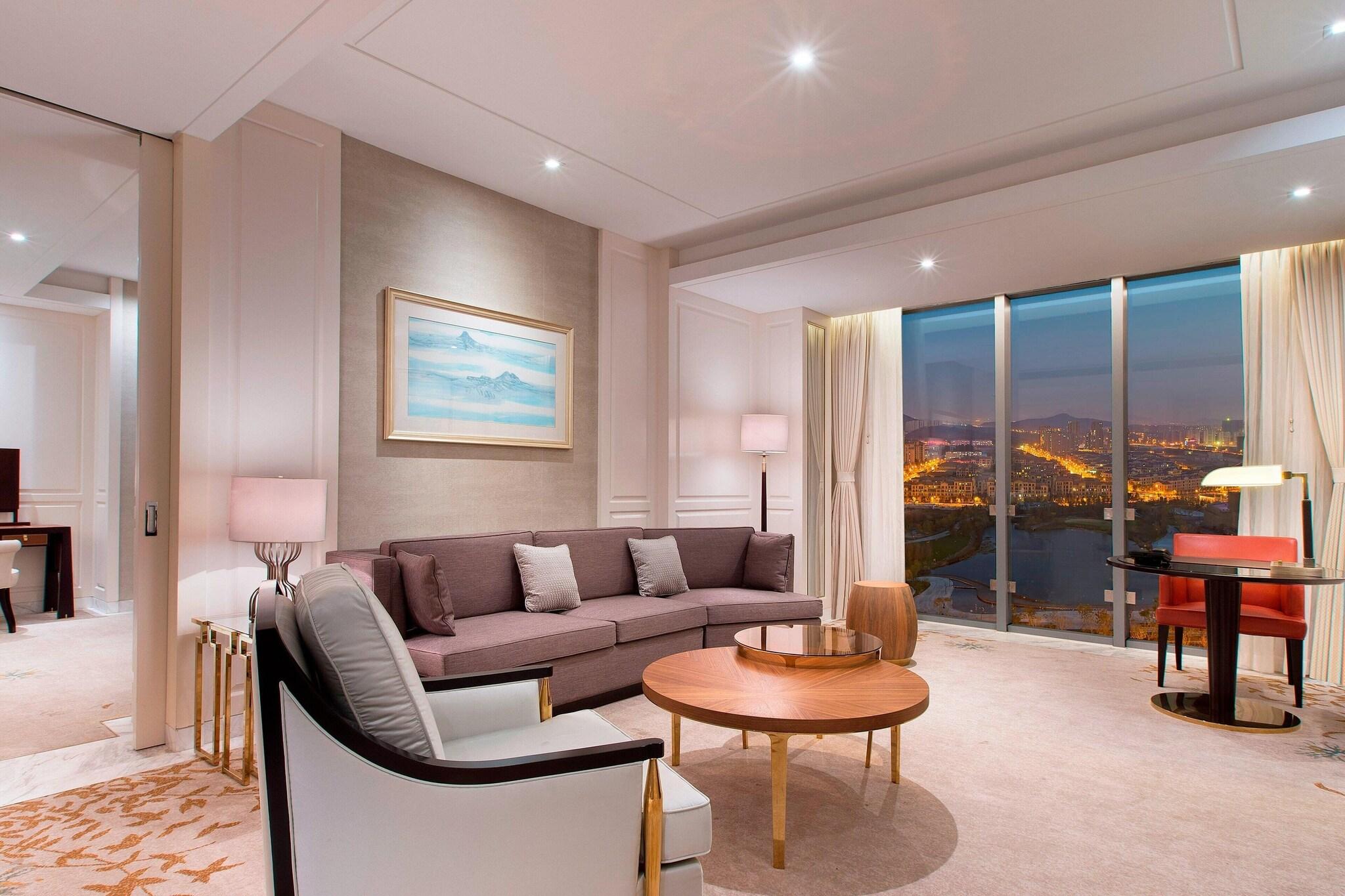 Suite Club with Views