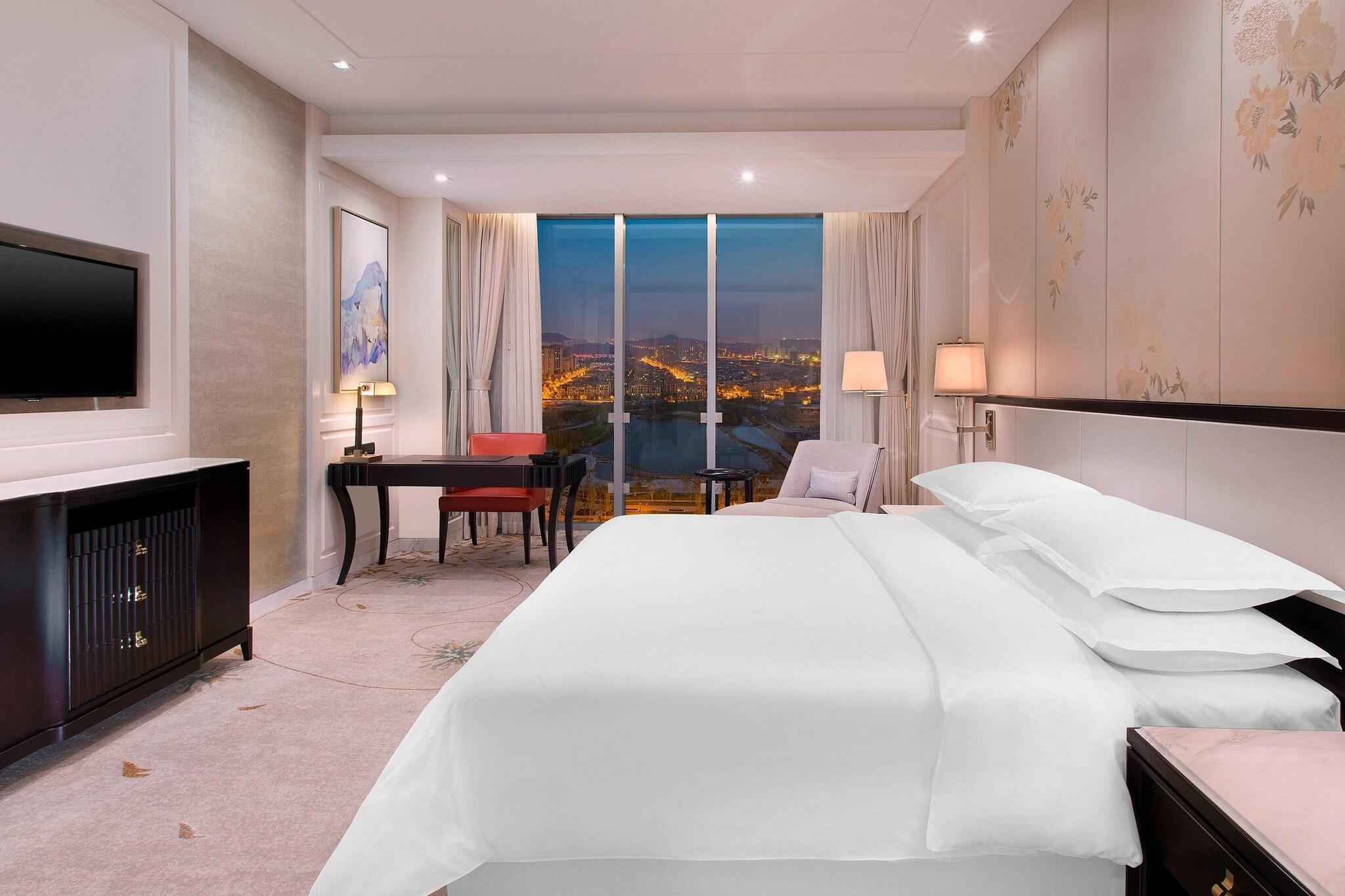 Double City View King Bed