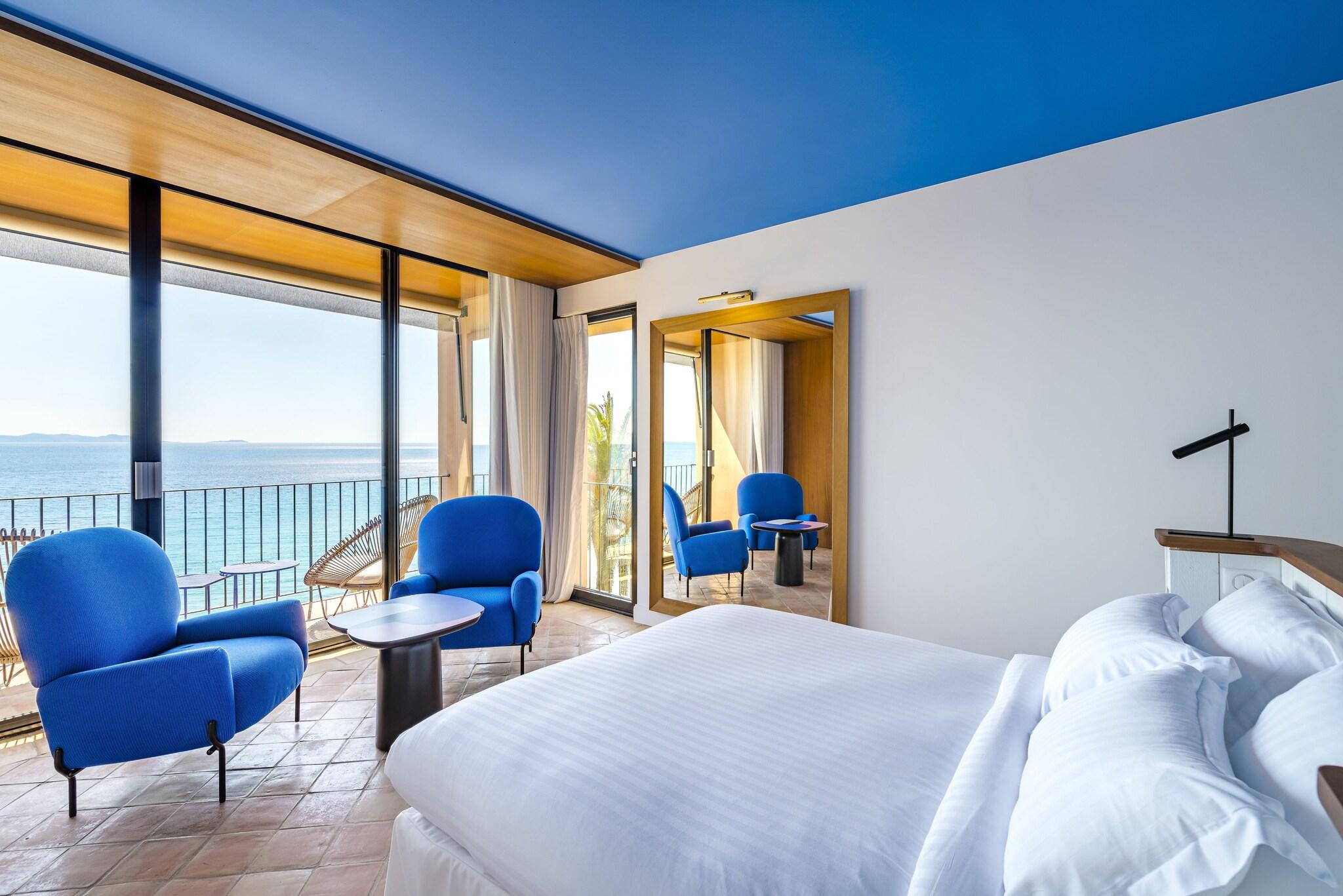 Double Deluxe Sea View with Balcony