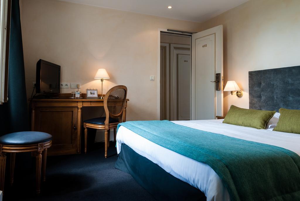 Double or Twin Superior Queen Bed