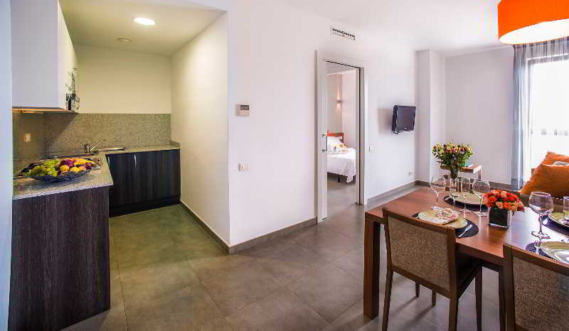 Apartment Capacity 4