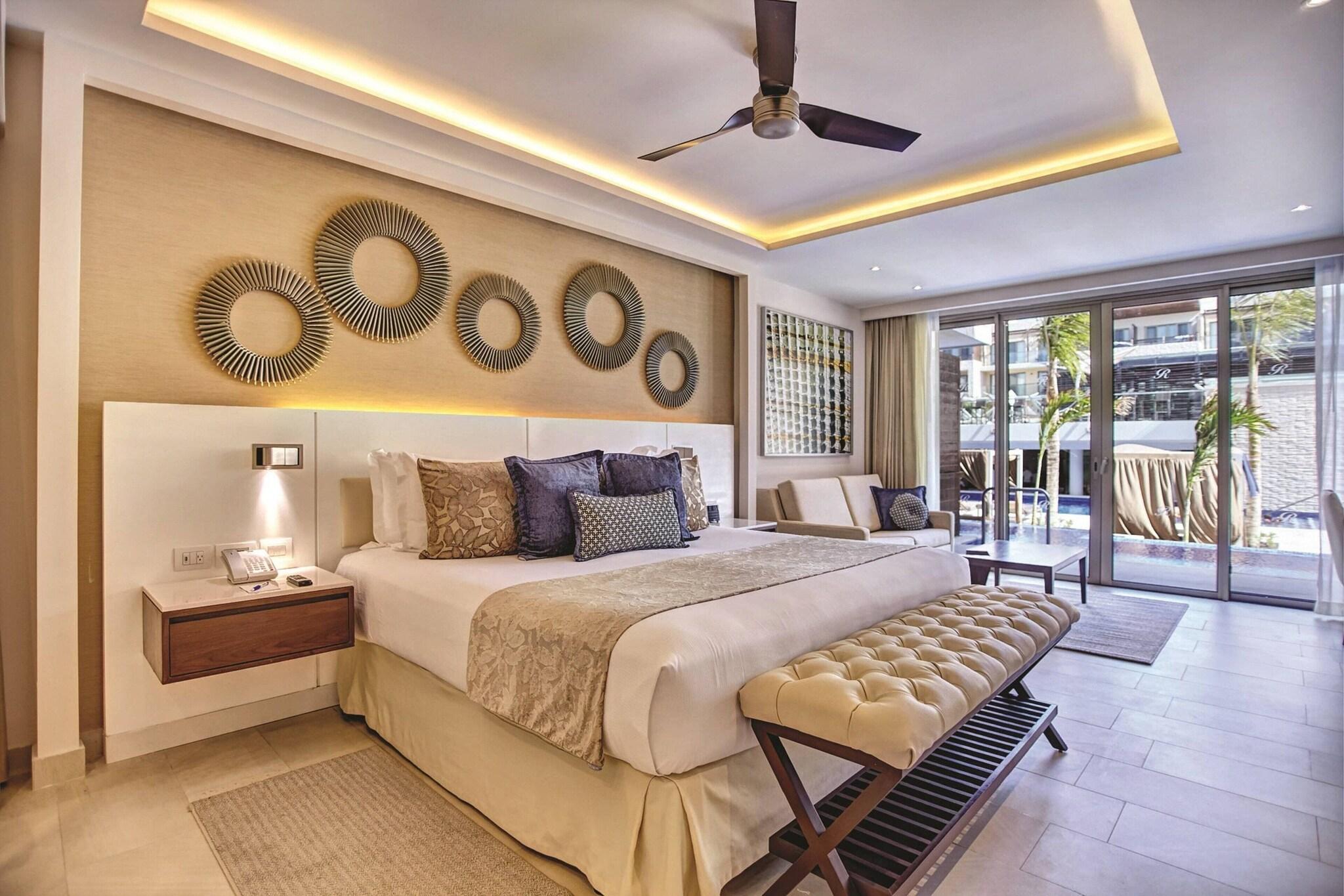 Junior Suite Club King Bed