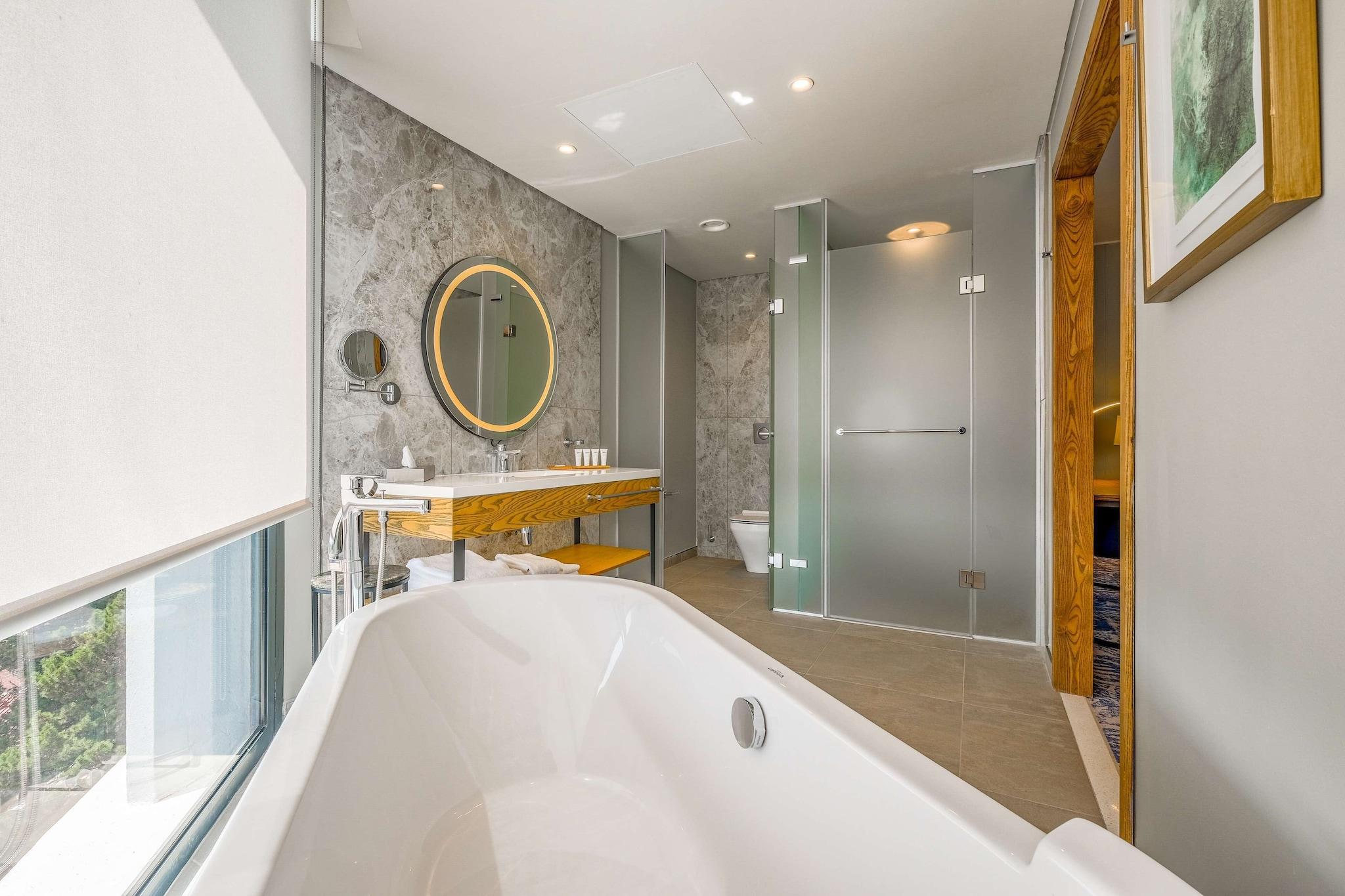 Junior Suite King Size Bed