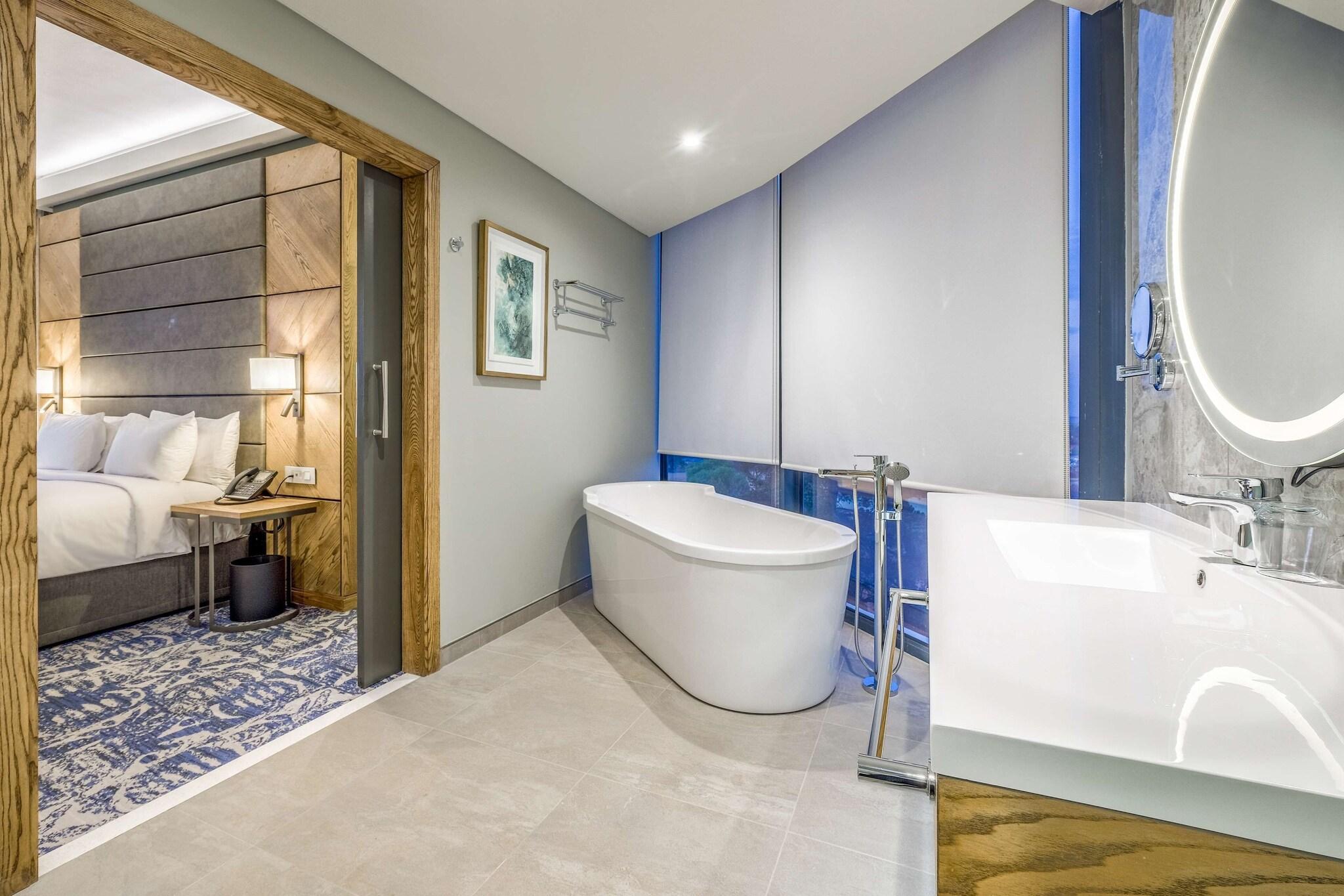 Junior Suite King Size Bed