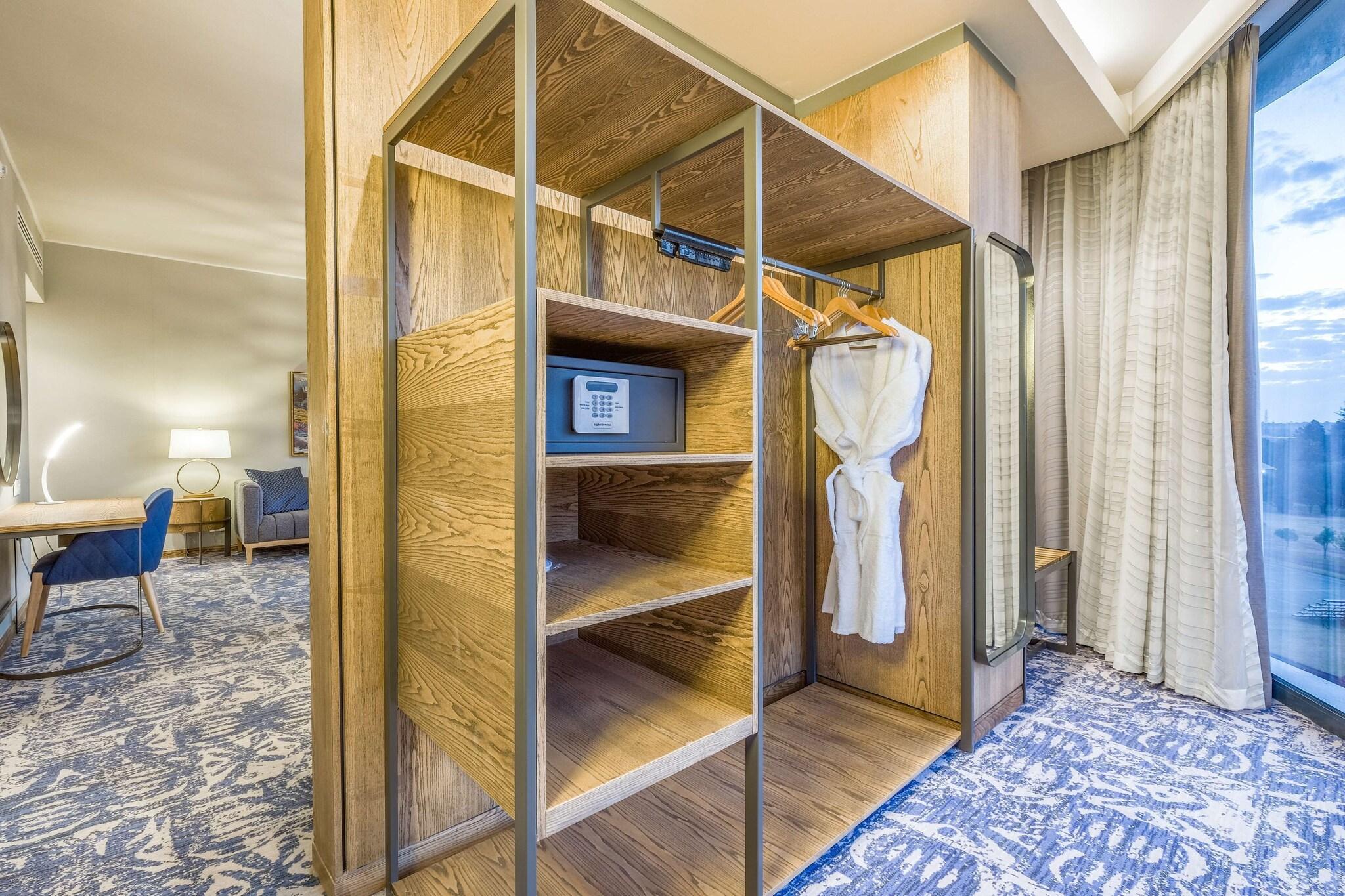 Junior Suite King Size Bed