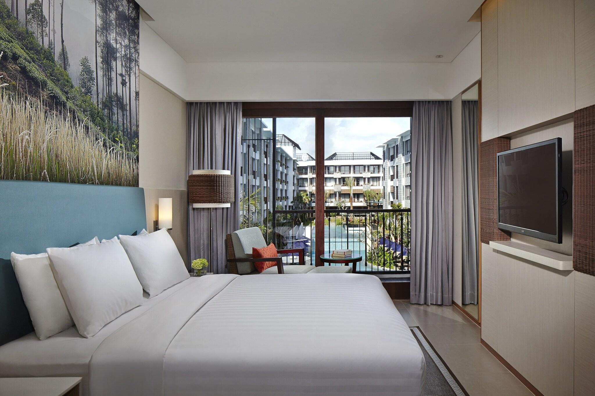 Double Pool View King Bed