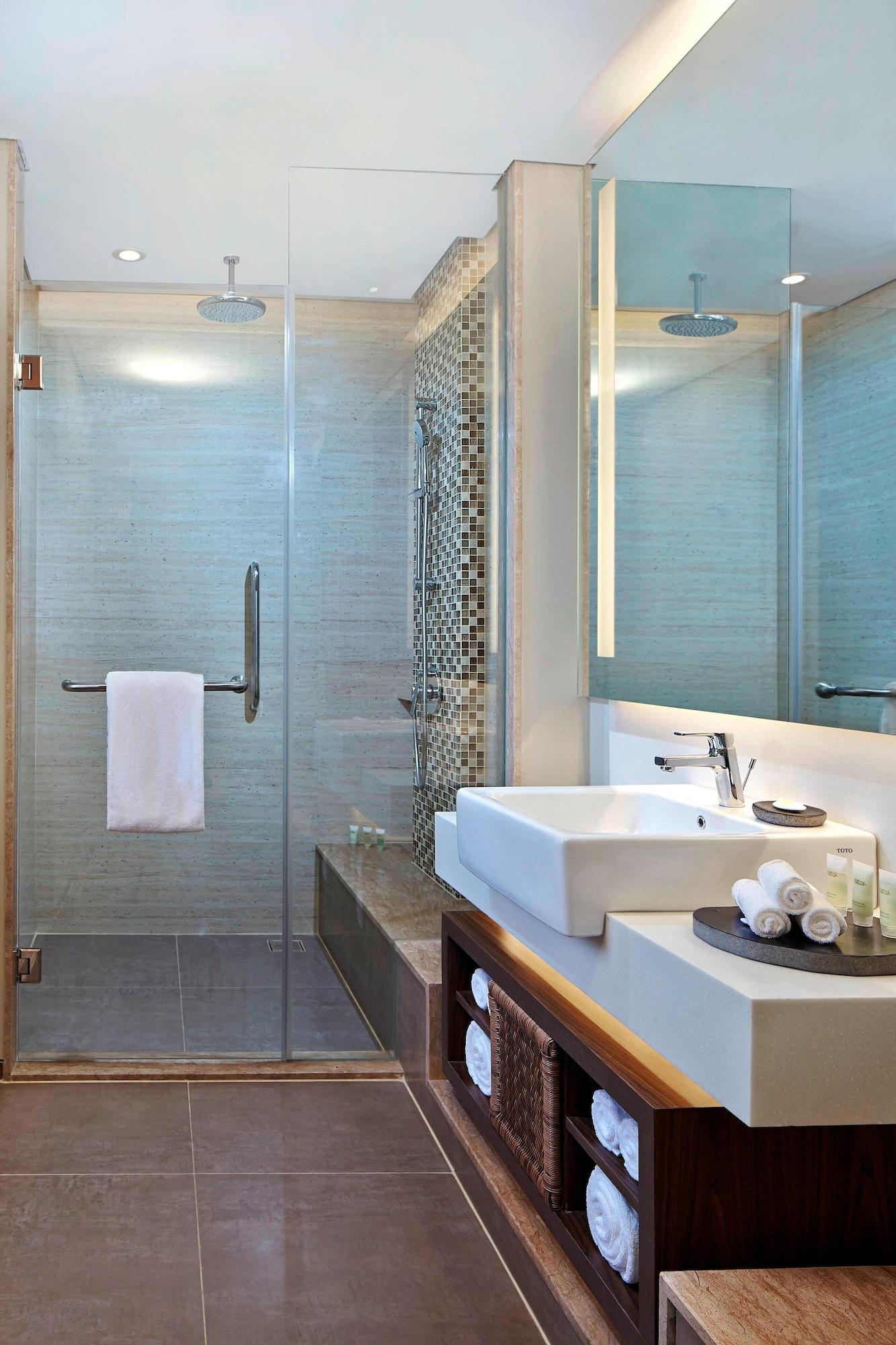 Double Pool View King Bed