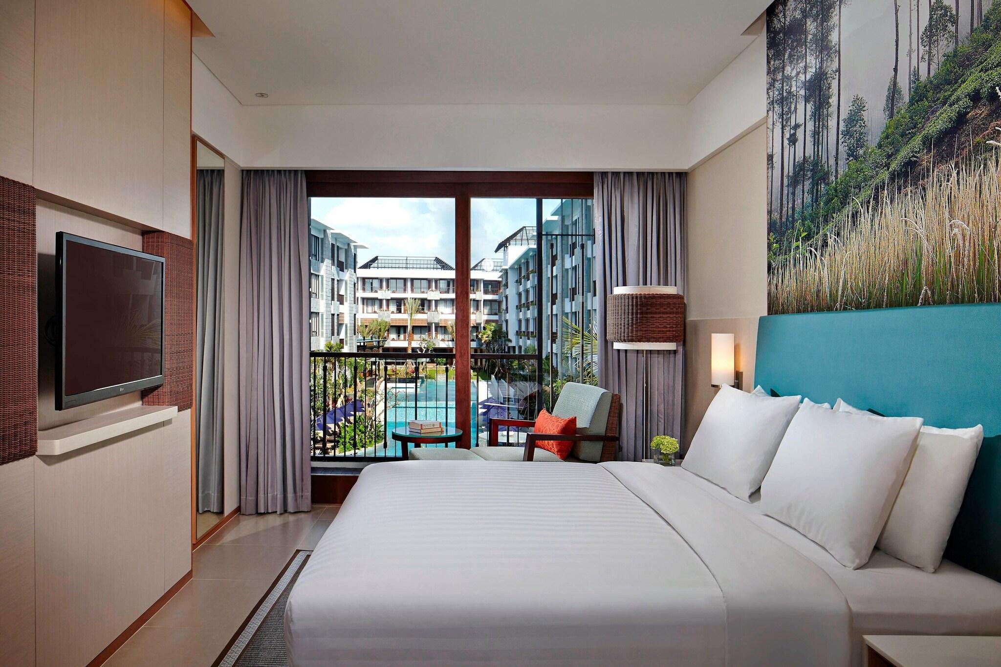 Double Deluxe Pool View