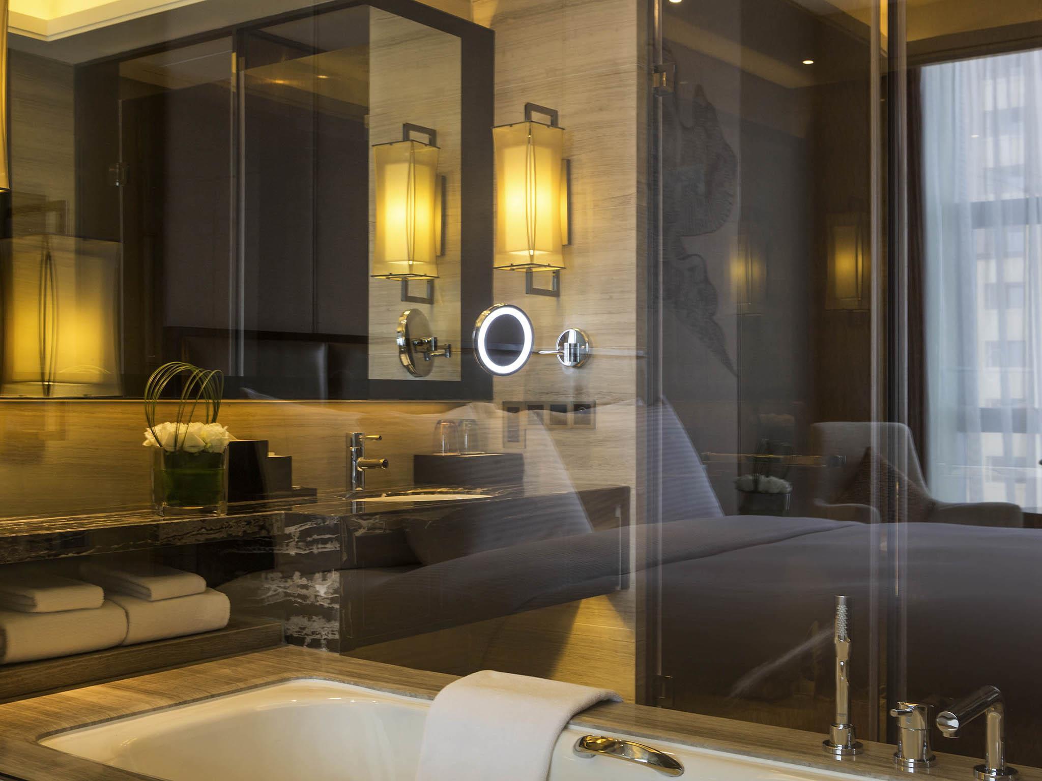 Double Deluxe King Bed