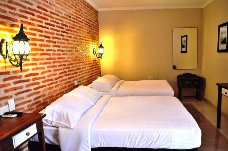 Family Room Capacity 4