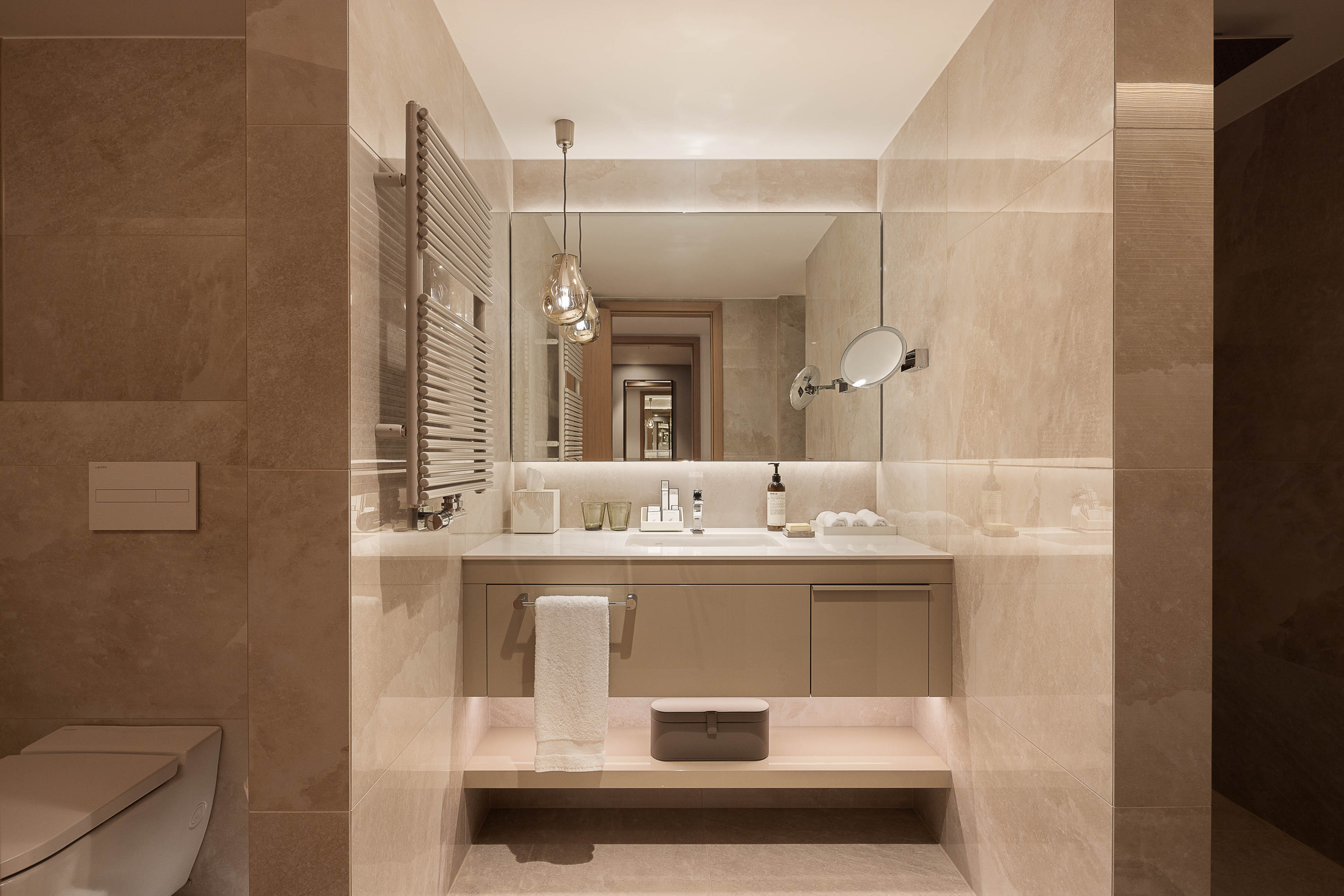 Studio King Size Bed